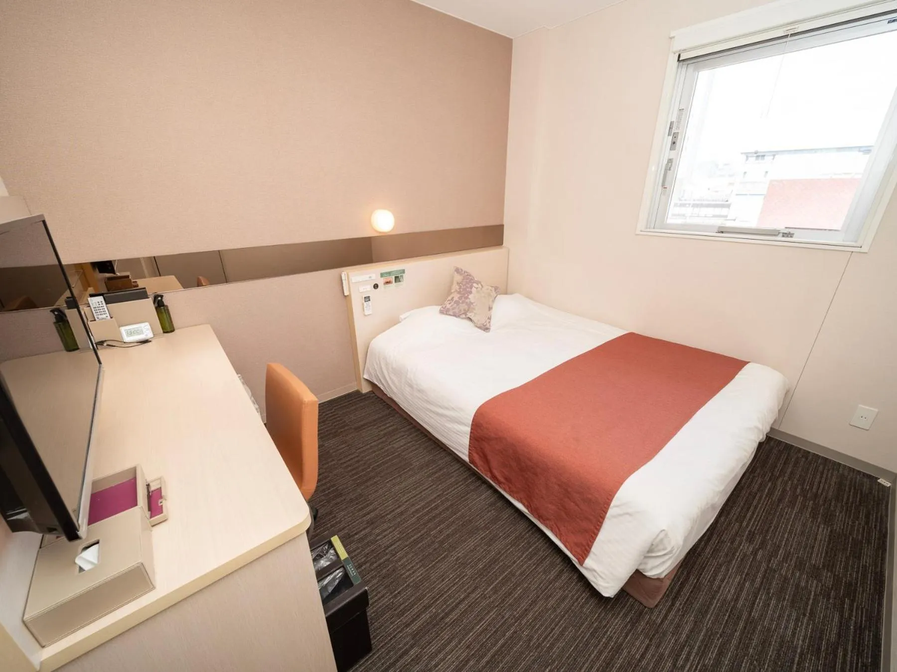 Bed in Super Hotel Premier Akasaka