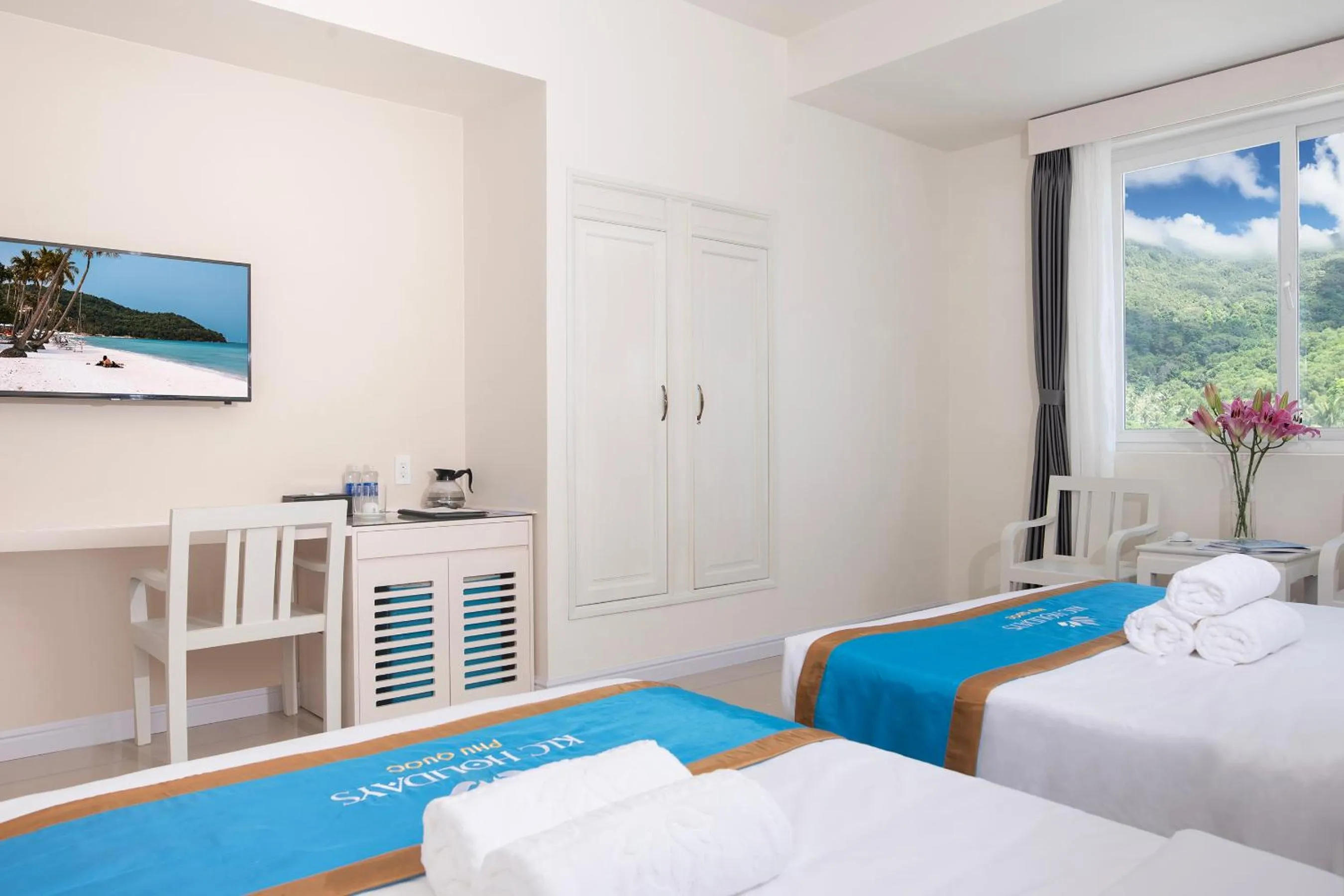 Bed in KLC Holidays Phu Quoc Hotel