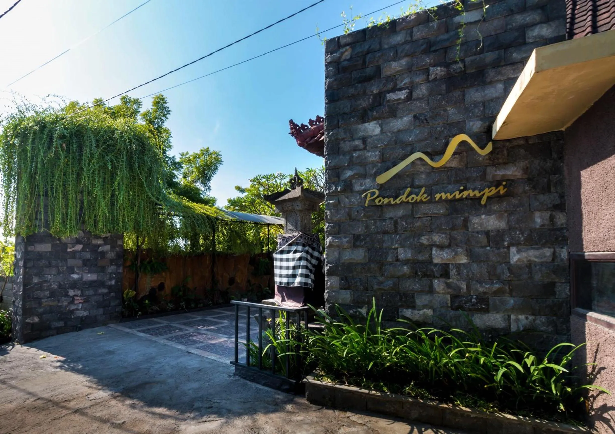 Facade/entrance in Pondok Mimpi Tulamben by AGATA