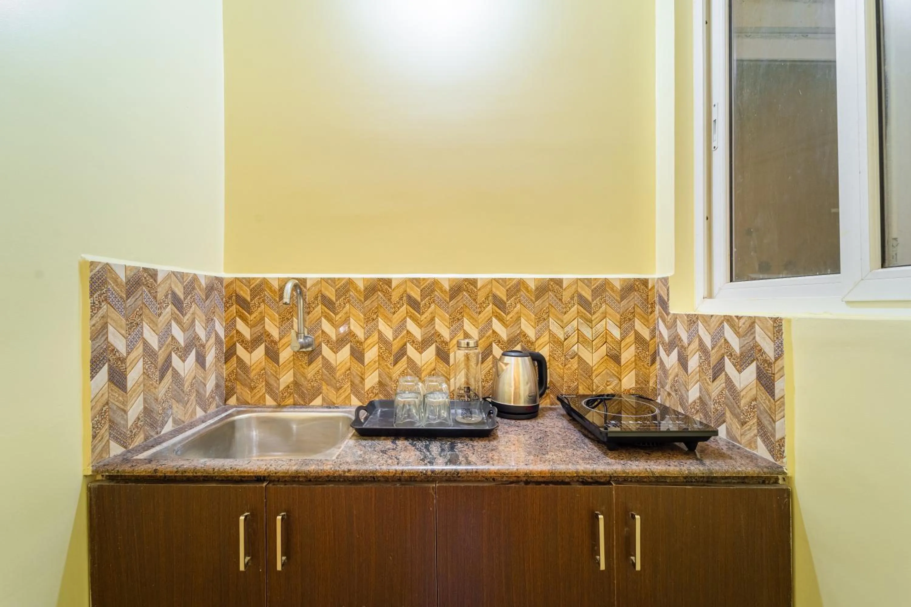 Kitchen or kitchenette in Shoreline Stays Near Rock Beach