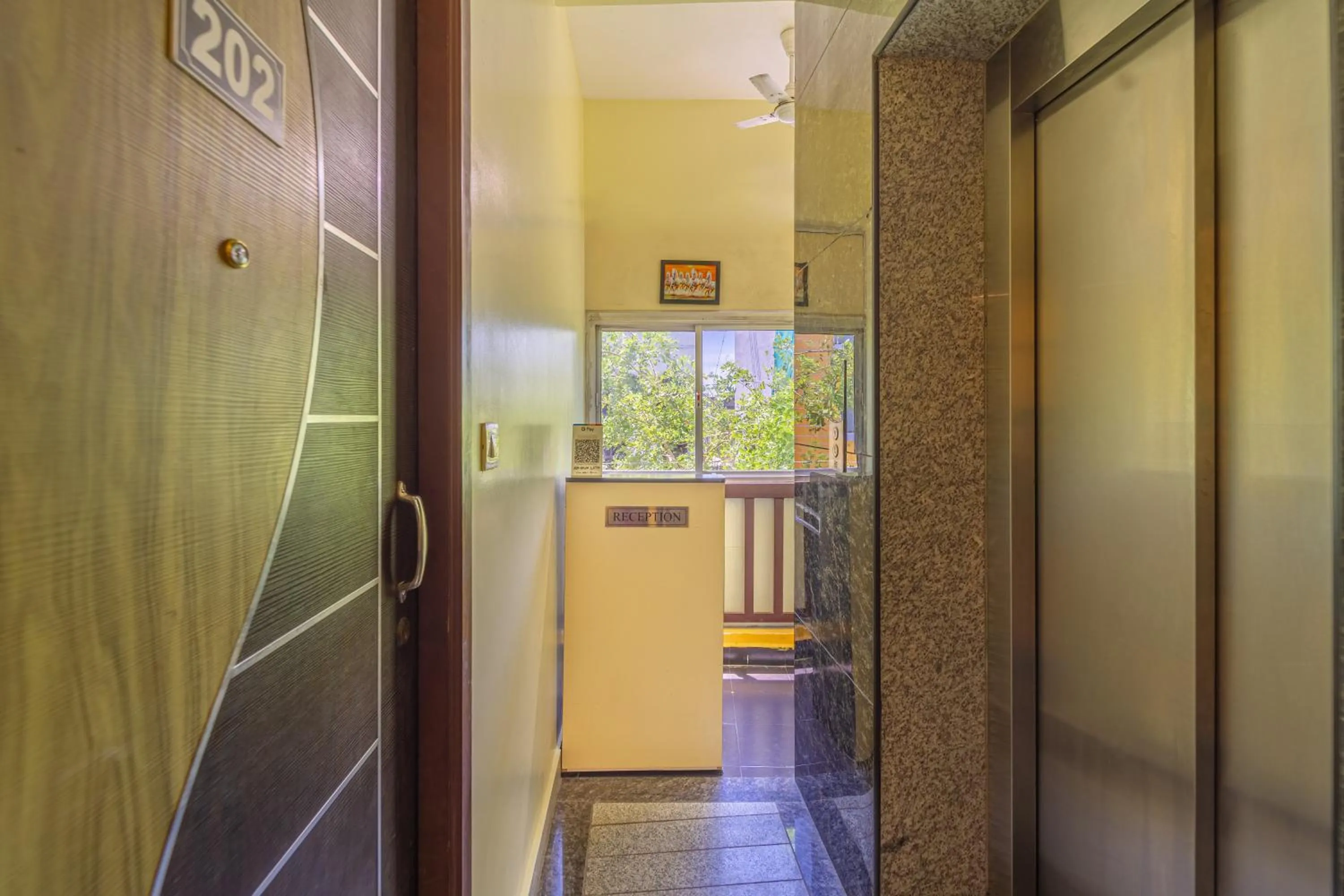 Lobby or reception in Shoreline Stays Near Rock Beach