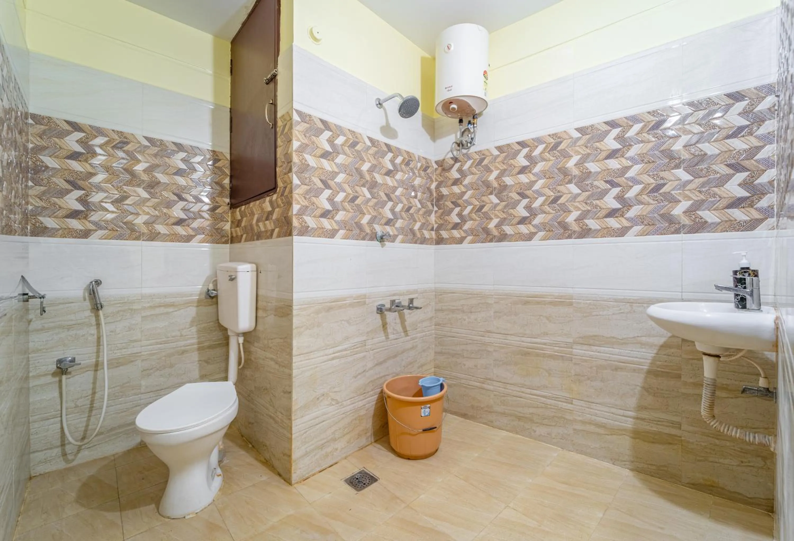 Bathroom in Shoreline Stays Near Rock Beach