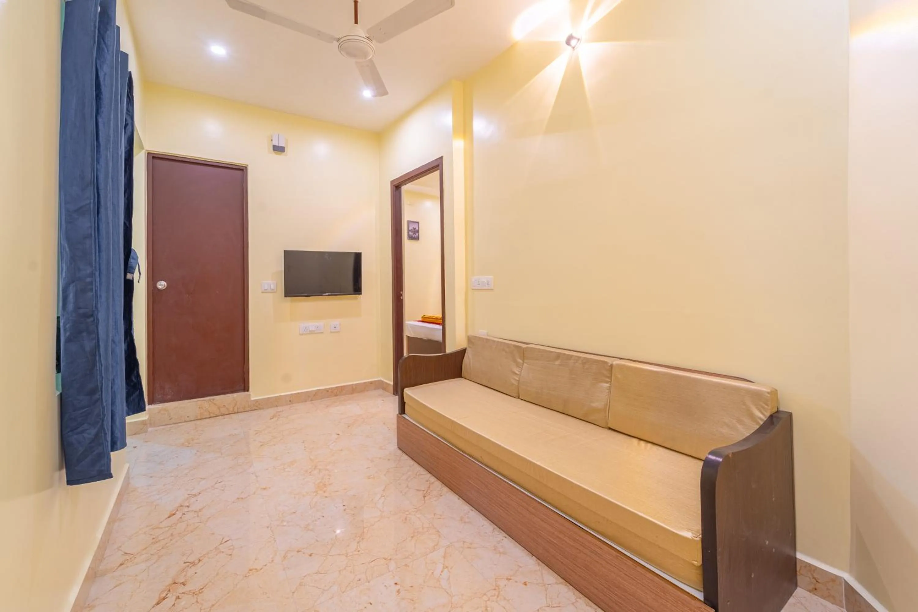 TV and multimedia, Bed in Shoreline Stays Near Rock Beach