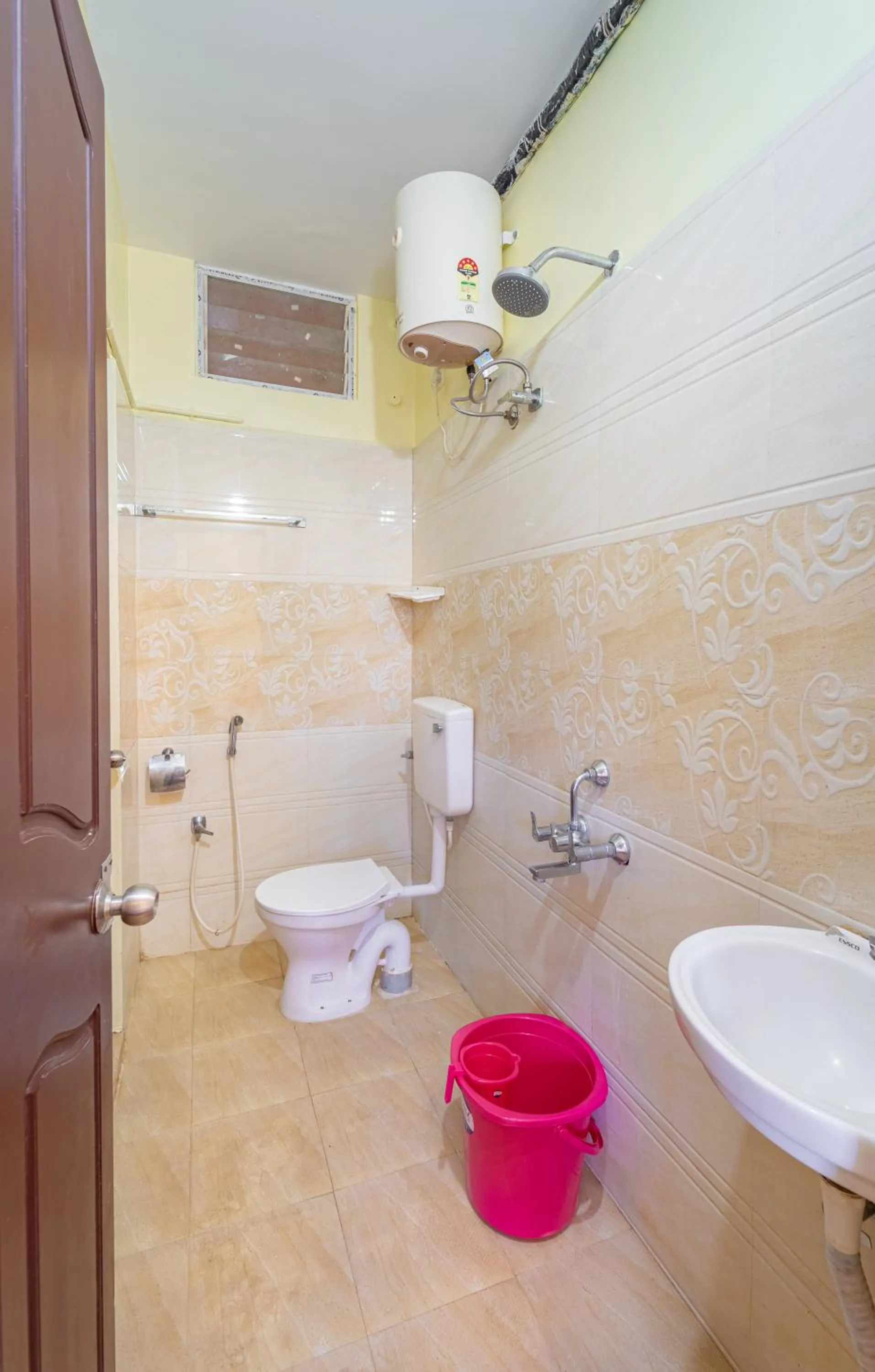 Shower in Shoreline Stays Near Rock Beach