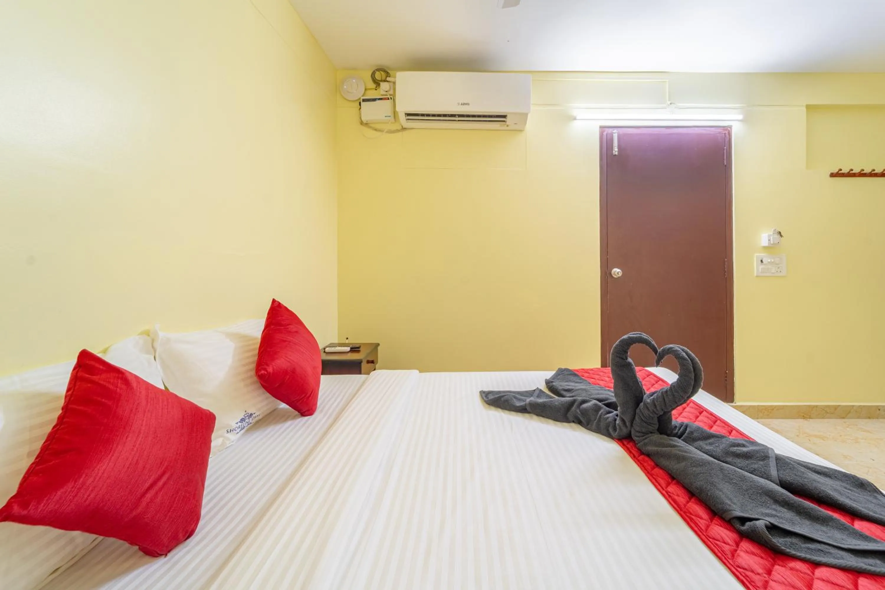 Bed in Shoreline Stays Near Rock Beach