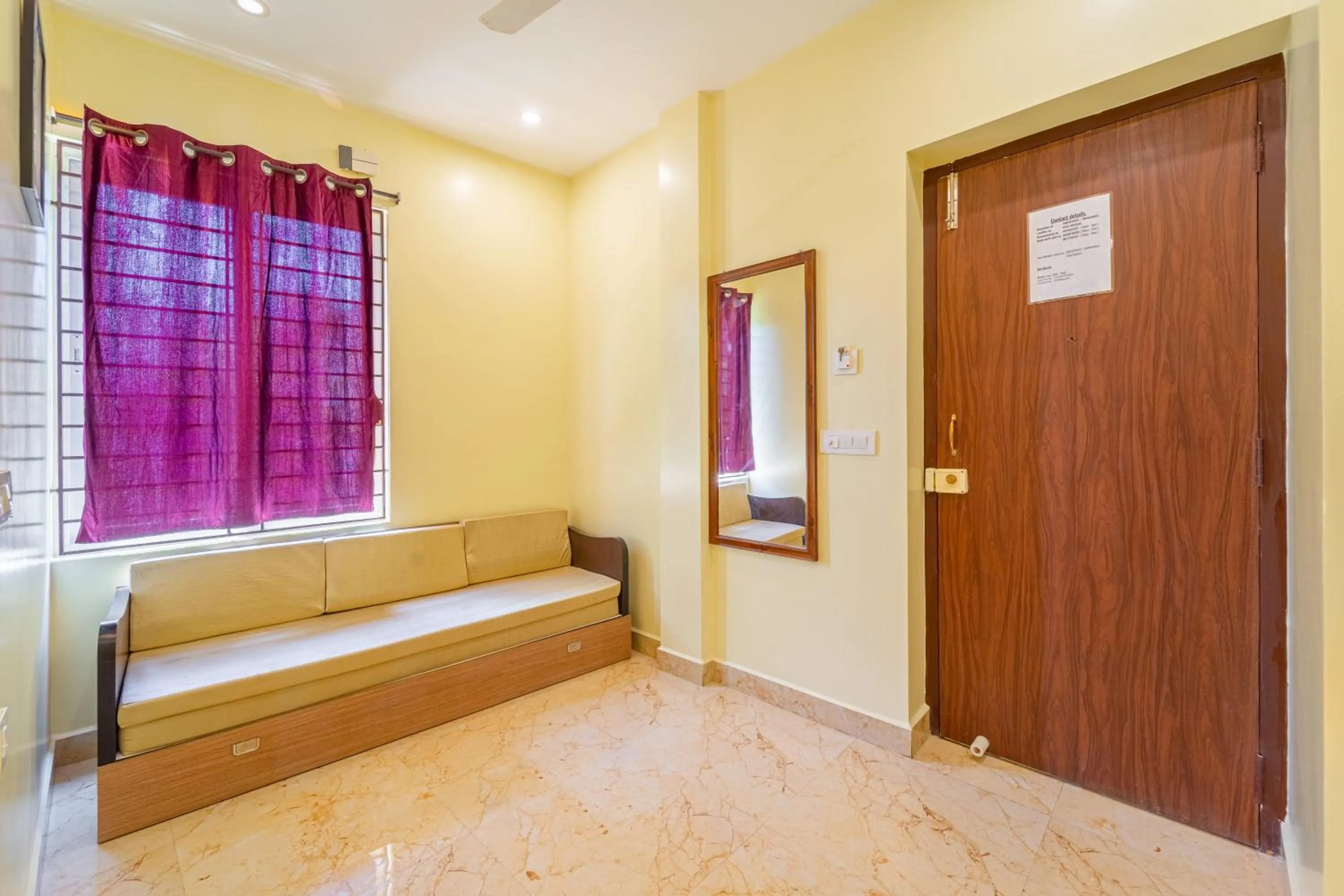 Seating area, Bed in Shoreline Stays Near Rock Beach