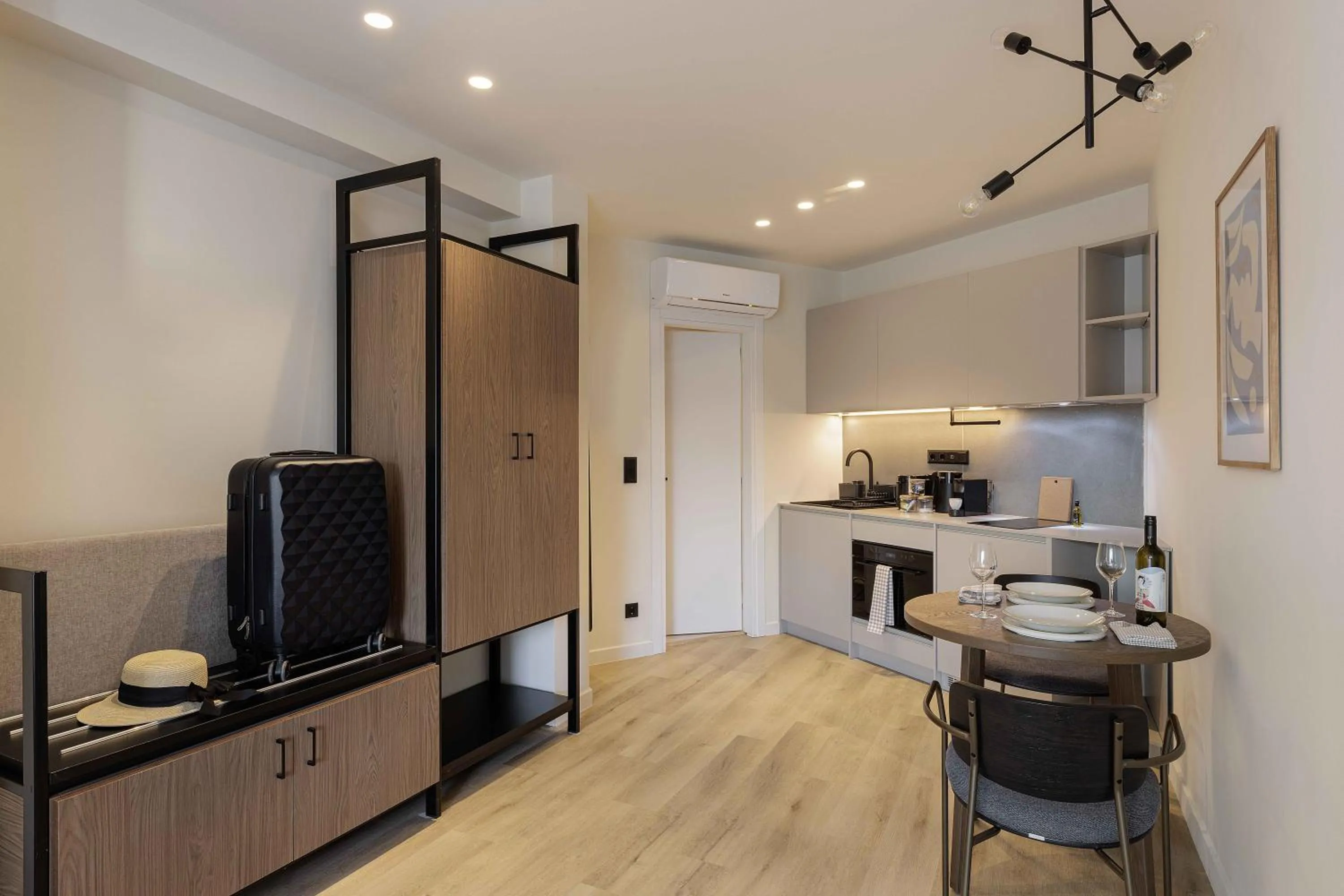 Coffee/tea facilities in master Plaka