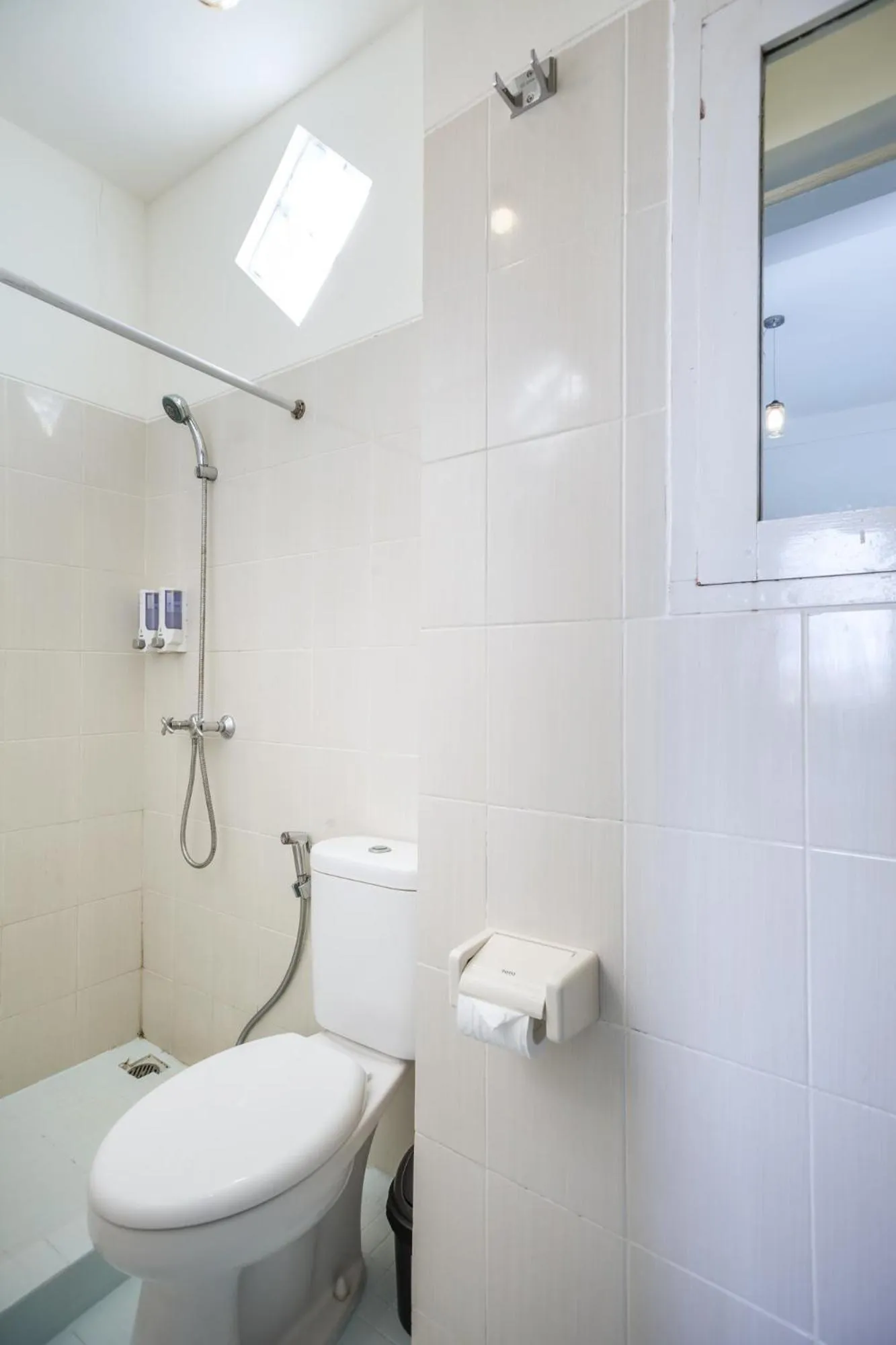 Shower in Paras Paros Marina Lodge