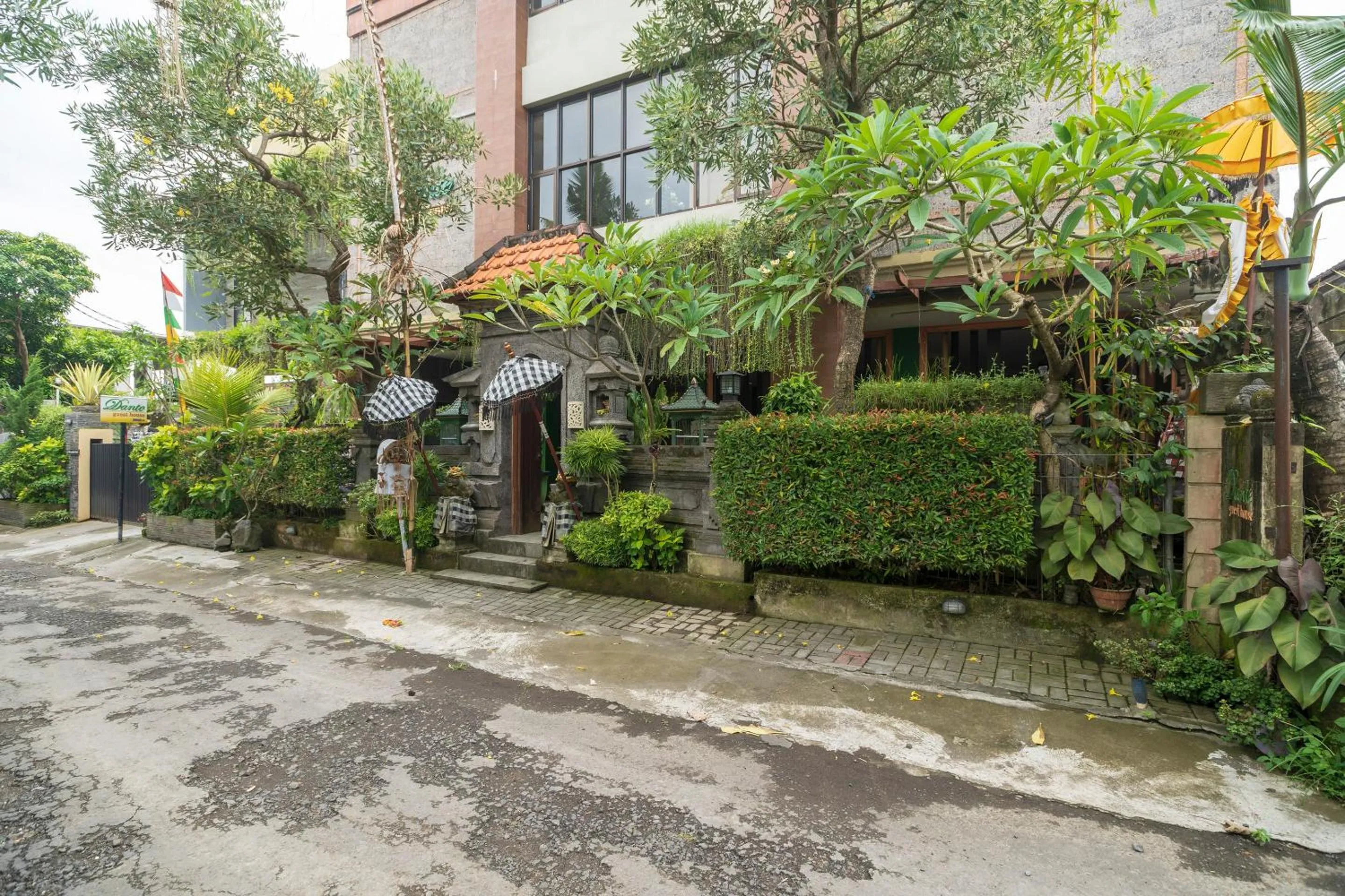 Facade/entrance in Dante Guesthouse