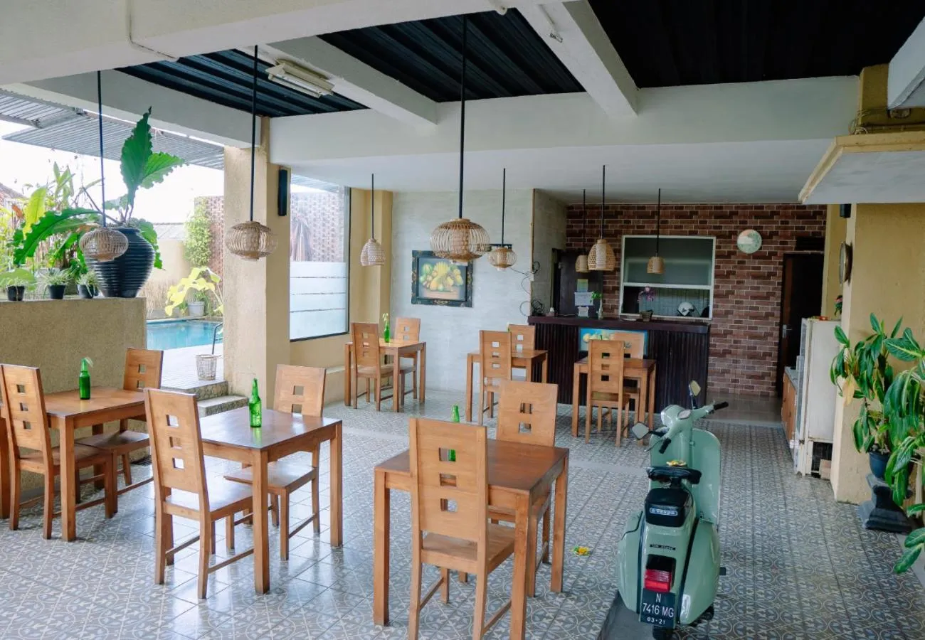 Restaurant/places to eat in Dante Guesthouse