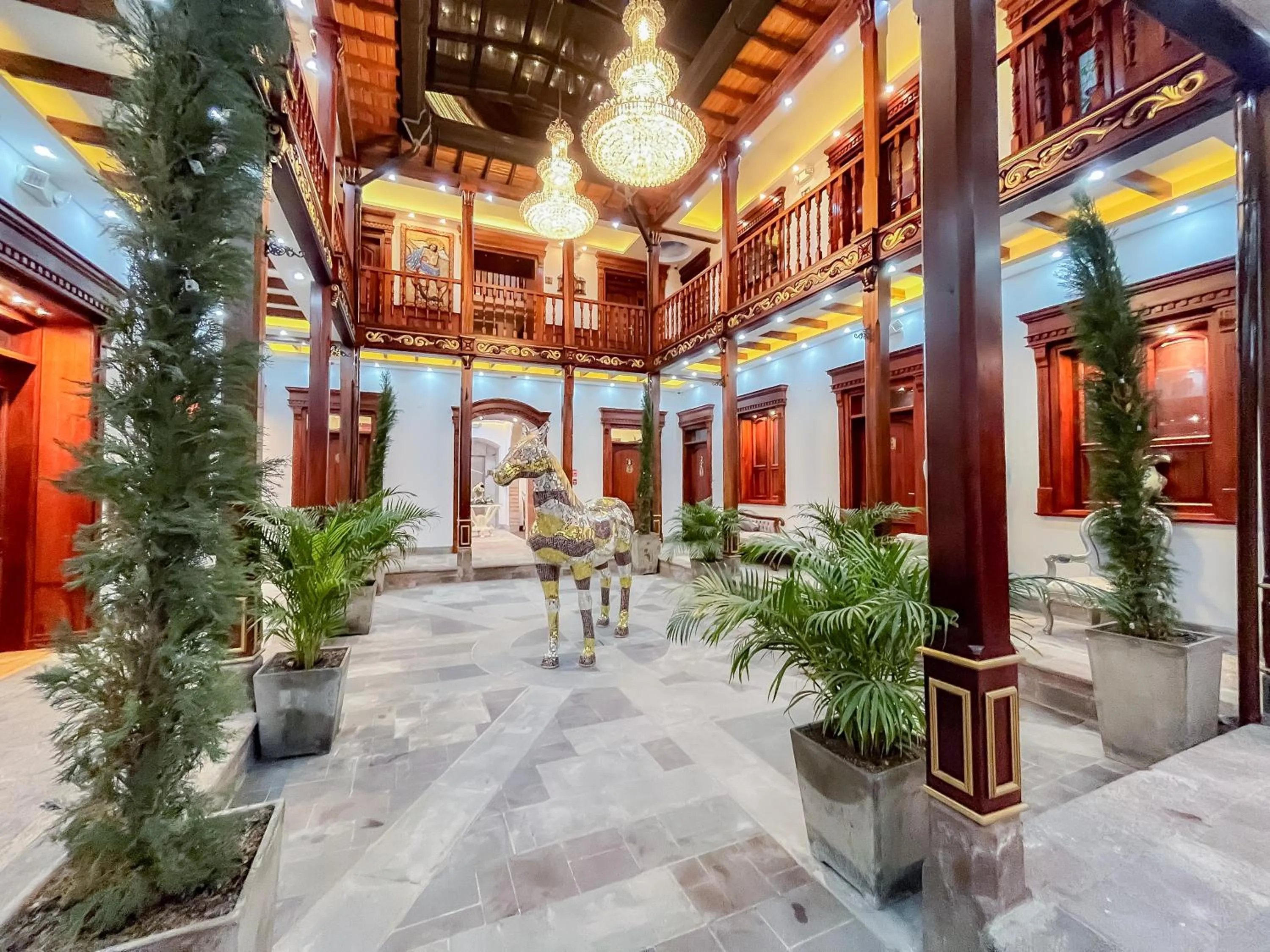 Lobby or reception in Hotel & Rooftop King Experience by David