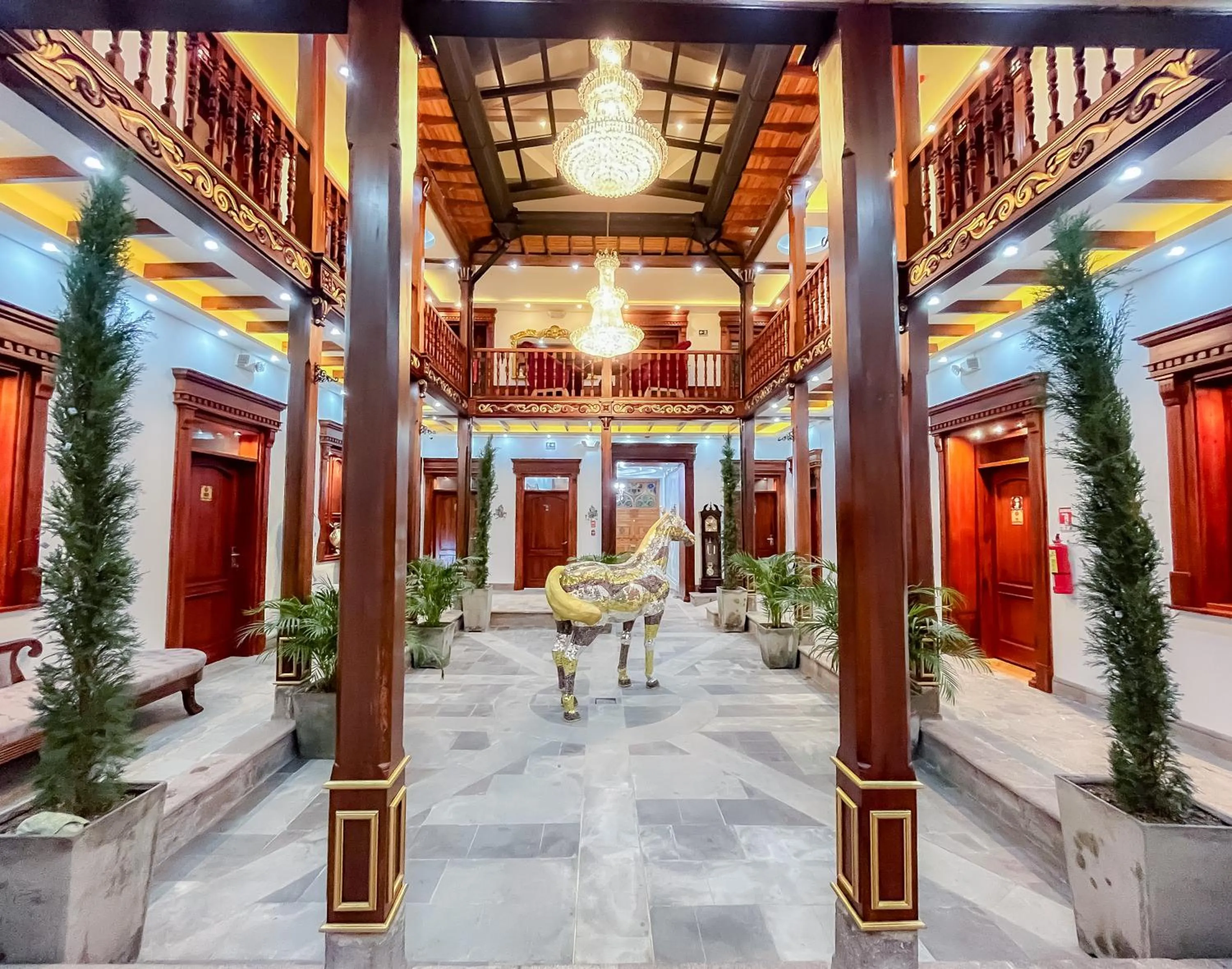 Lobby or reception in Hotel & Rooftop King Experience by David