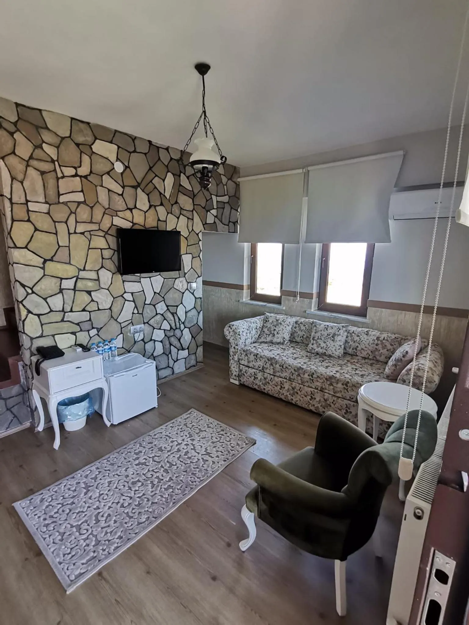 TV and multimedia in Akamoy Boztepe Hotel & restaurant