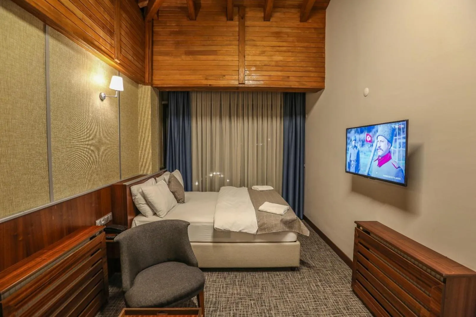 Communal lounge/ TV room, Bed in Akamoy Boztepe Hotel & restaurant