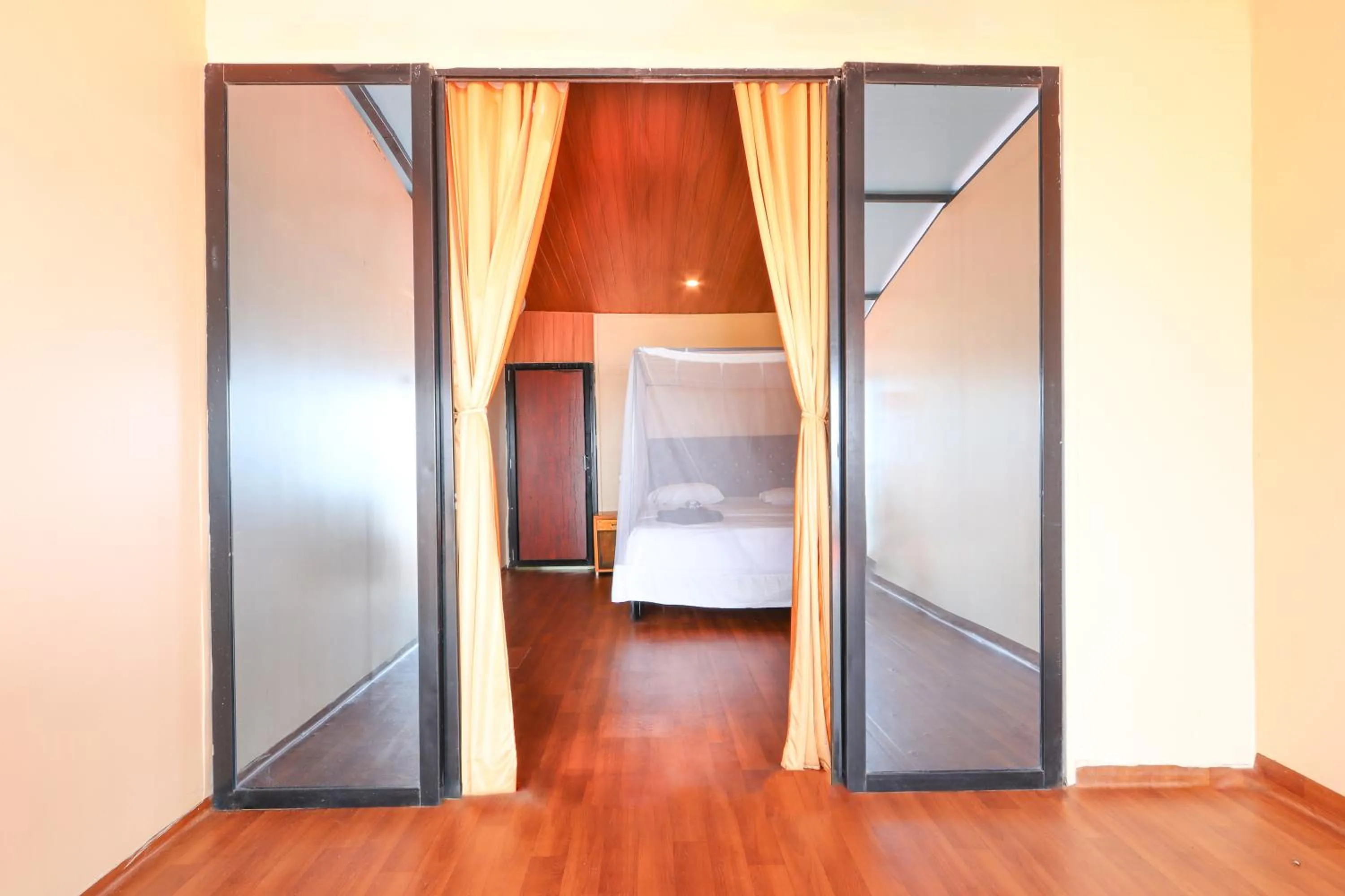 Bedroom, Bed in Sea Star Resort