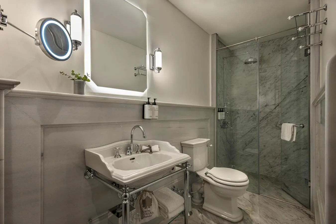 Shower in Komana Hotel Binbirdirek