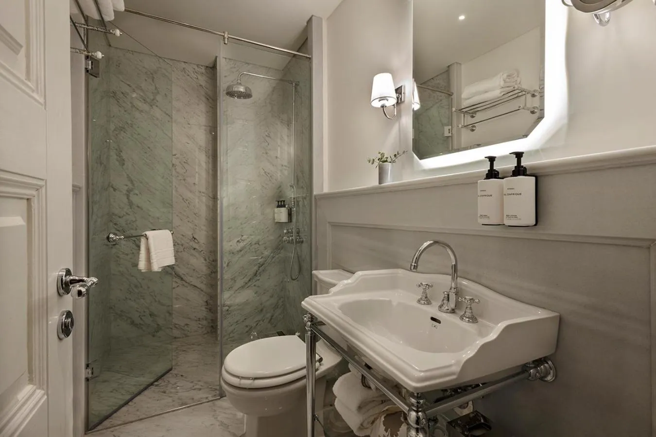 Shower in Komana Hotel Binbirdirek