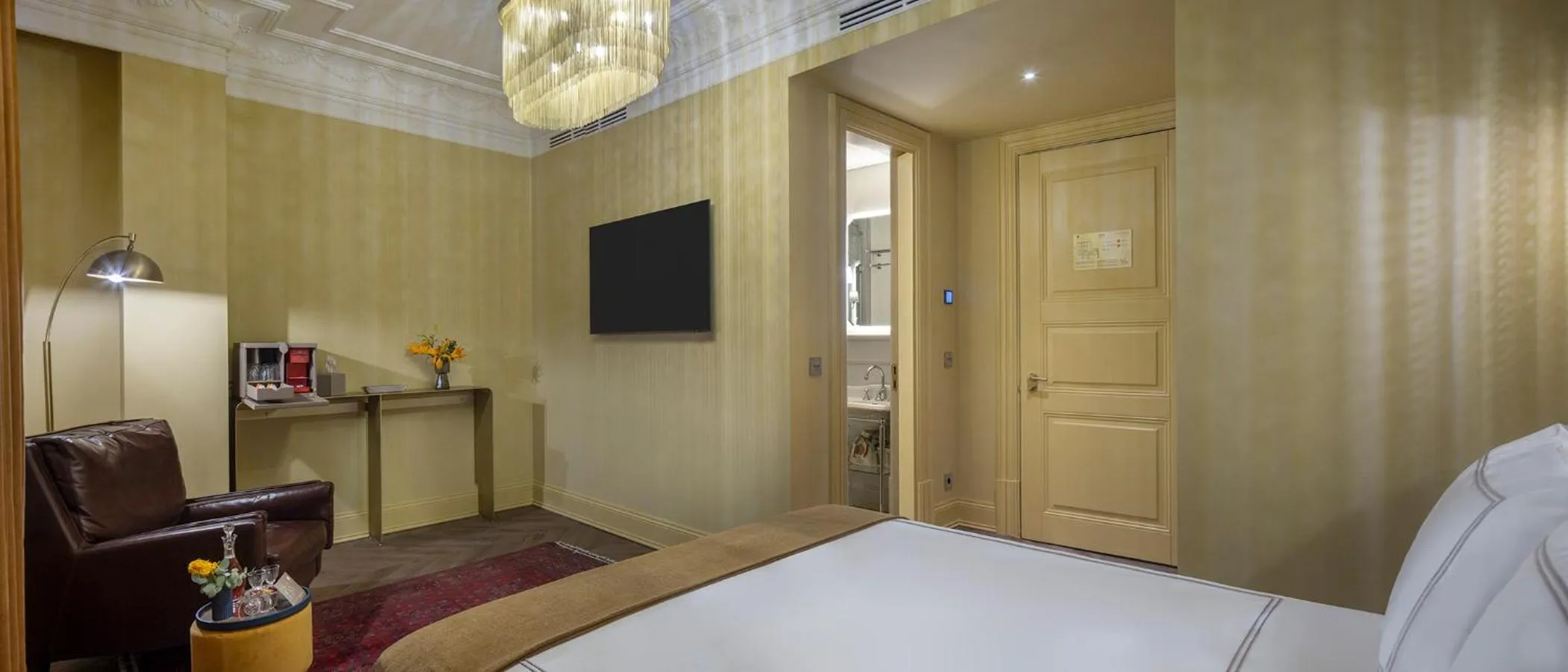 Photo of the whole room, Bed in Komana Hotel Binbirdirek