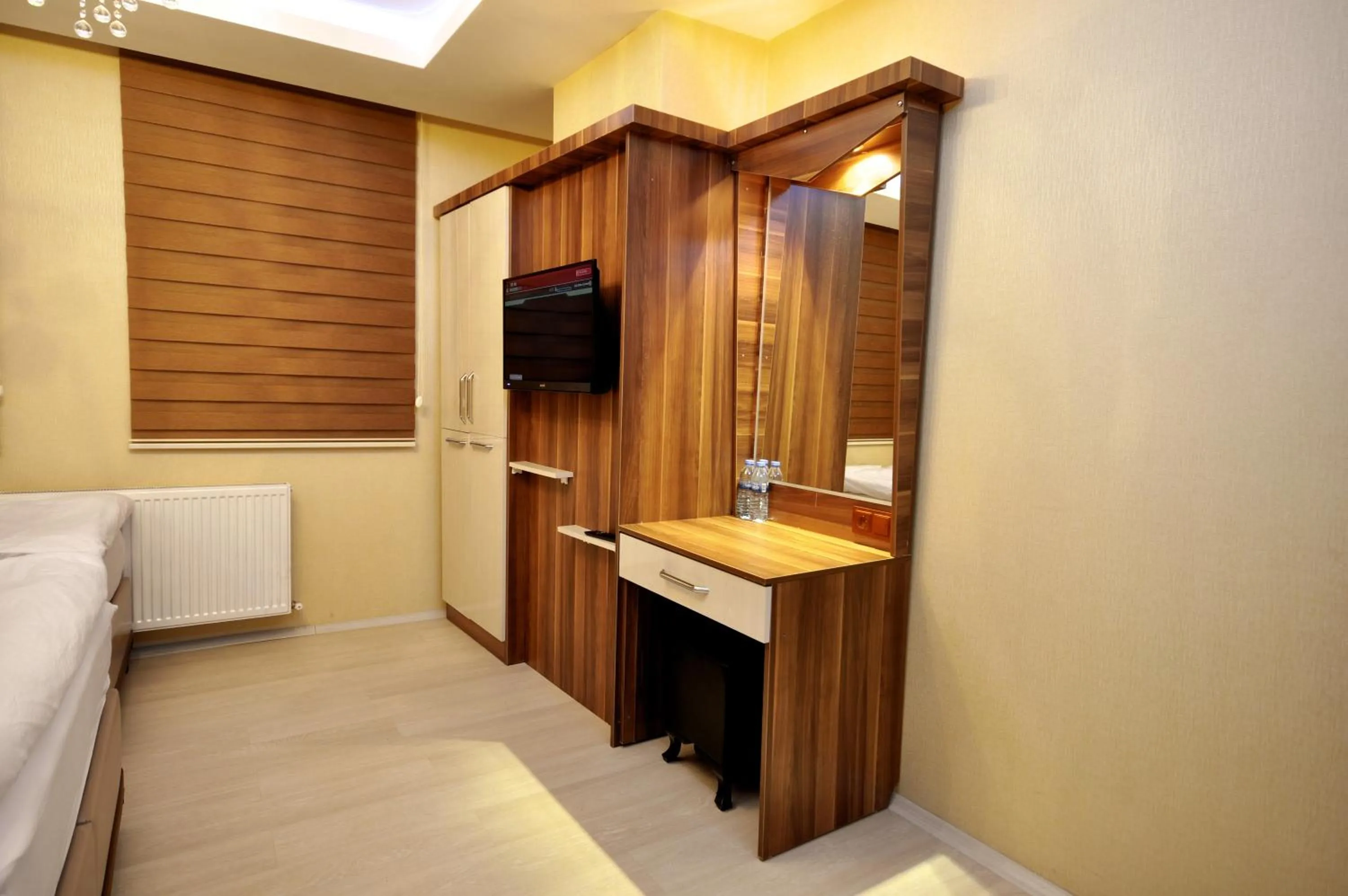 TV and multimedia, Bed in Kars Konak Hotel