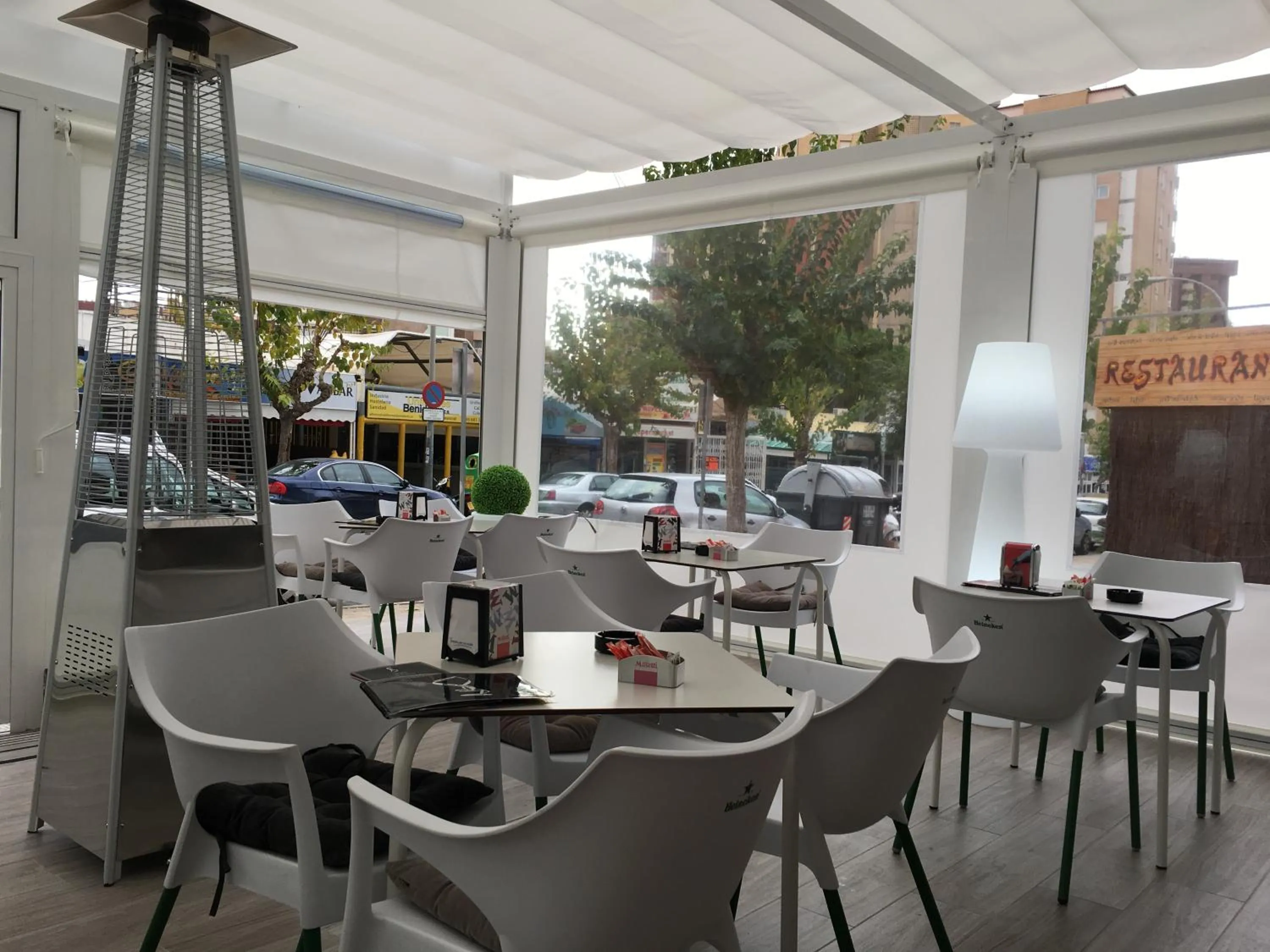 Restaurant/places to eat in Apartamentos Amalia By Mc