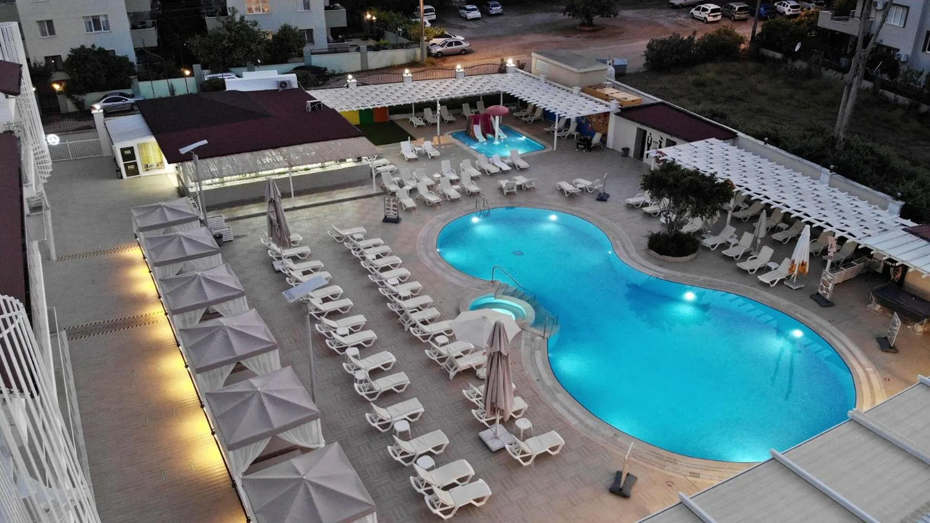 Swimming pool in Forum Residence Hotel