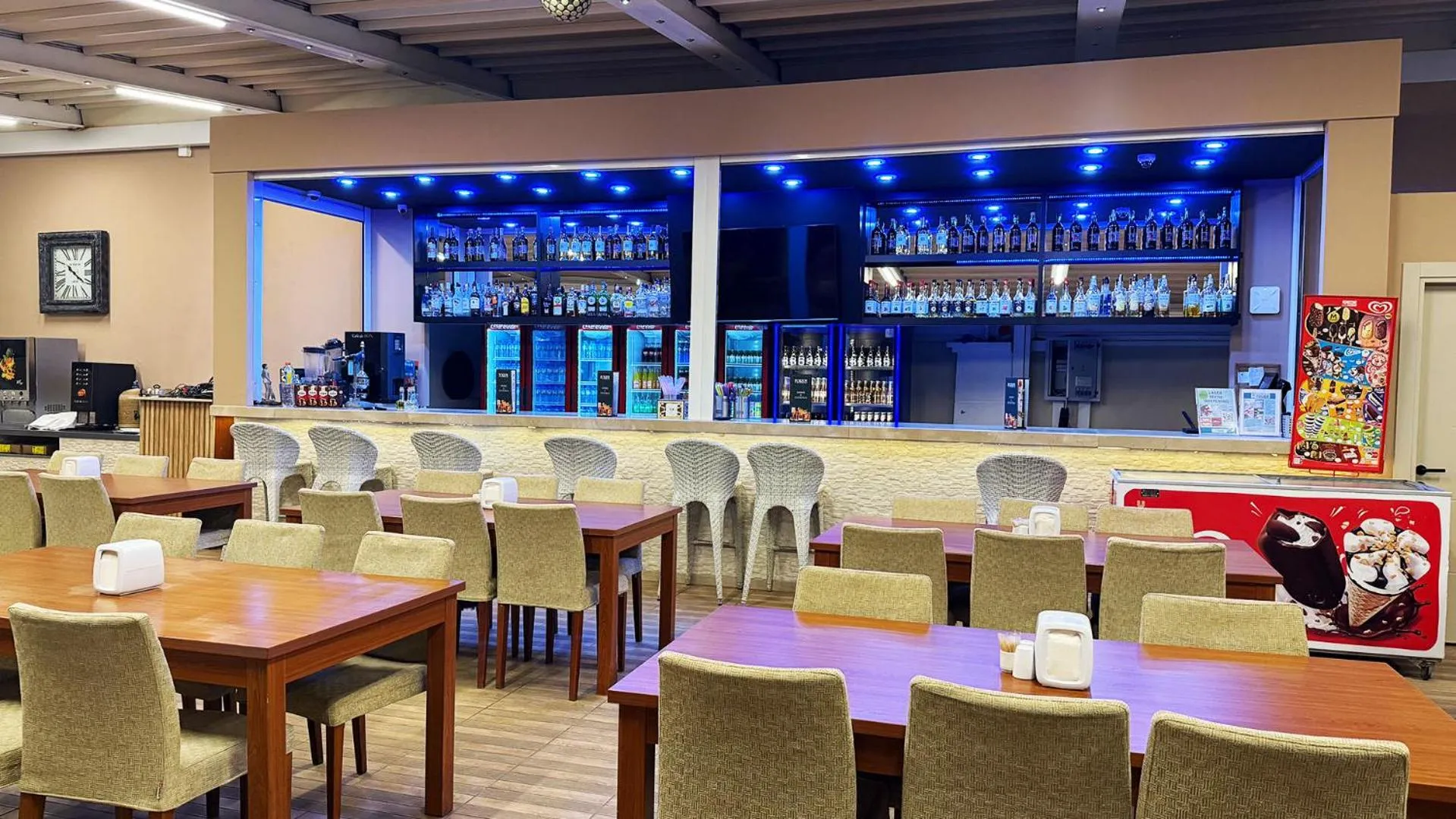 Restaurant/places to eat in Forum Residence Hotel