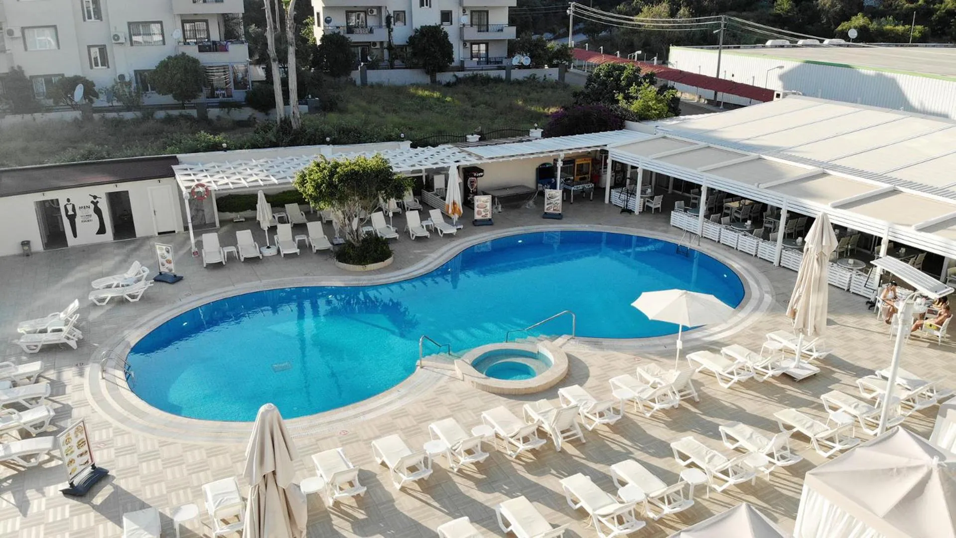 Swimming pool in Forum Residence Hotel
