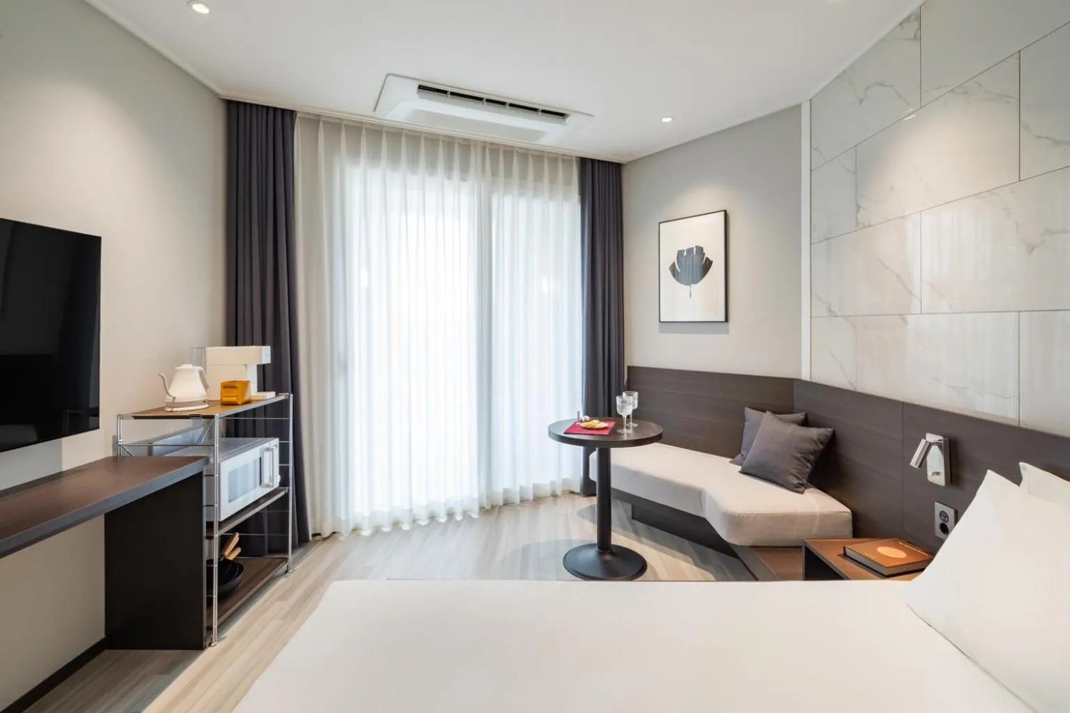 Property building, Bed in Le Collective Sokcho Beach