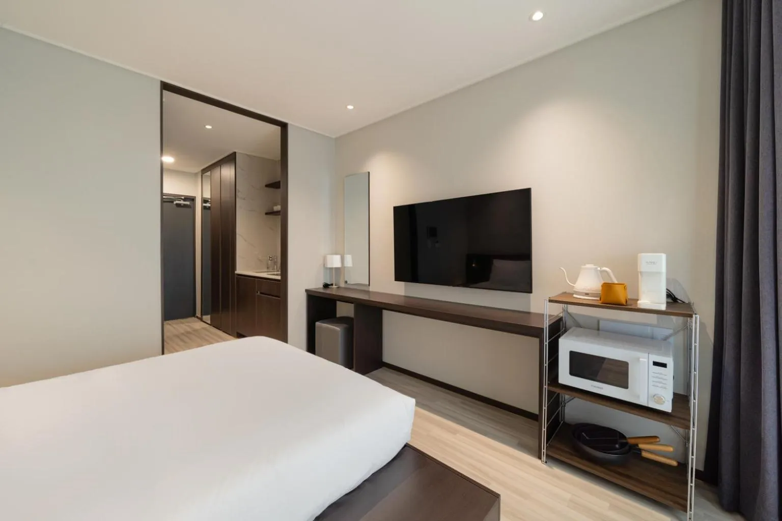 Property building, Bed in Le Collective Sokcho Beach