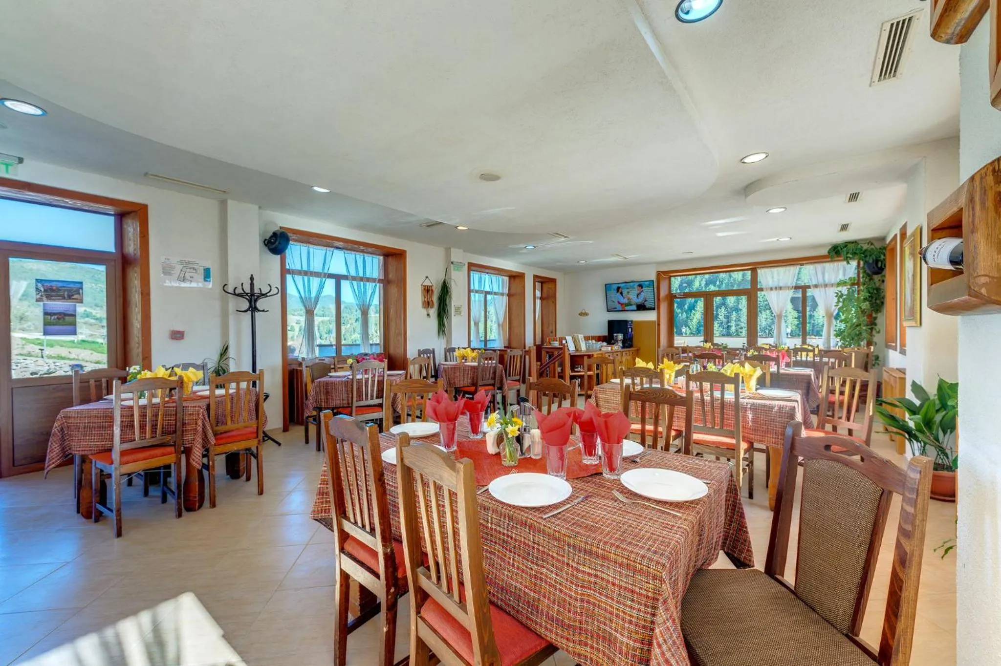 Restaurant/places to eat in Hotel Mursal