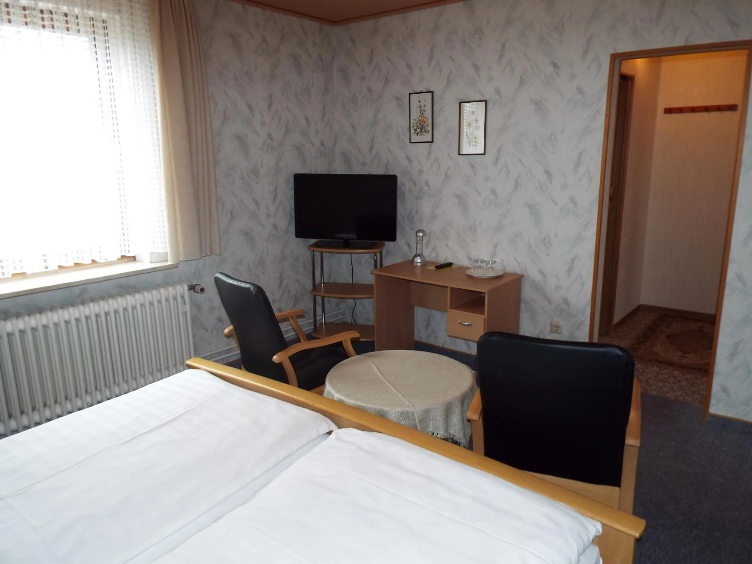 Photo of the whole room, Bed in Hotel garni Zum Reinhardswald