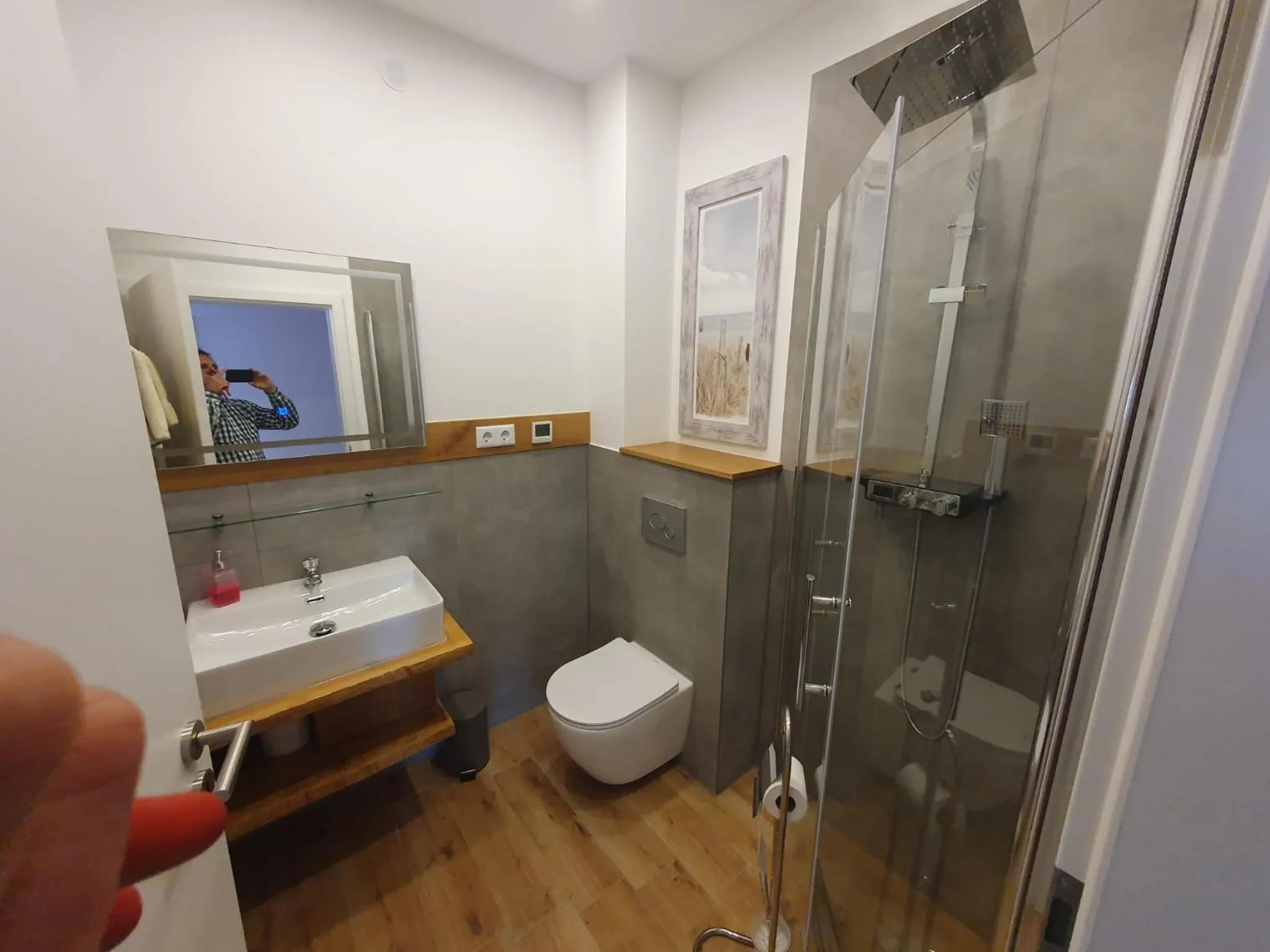 Shower in Hotel garni Zum Reinhardswald