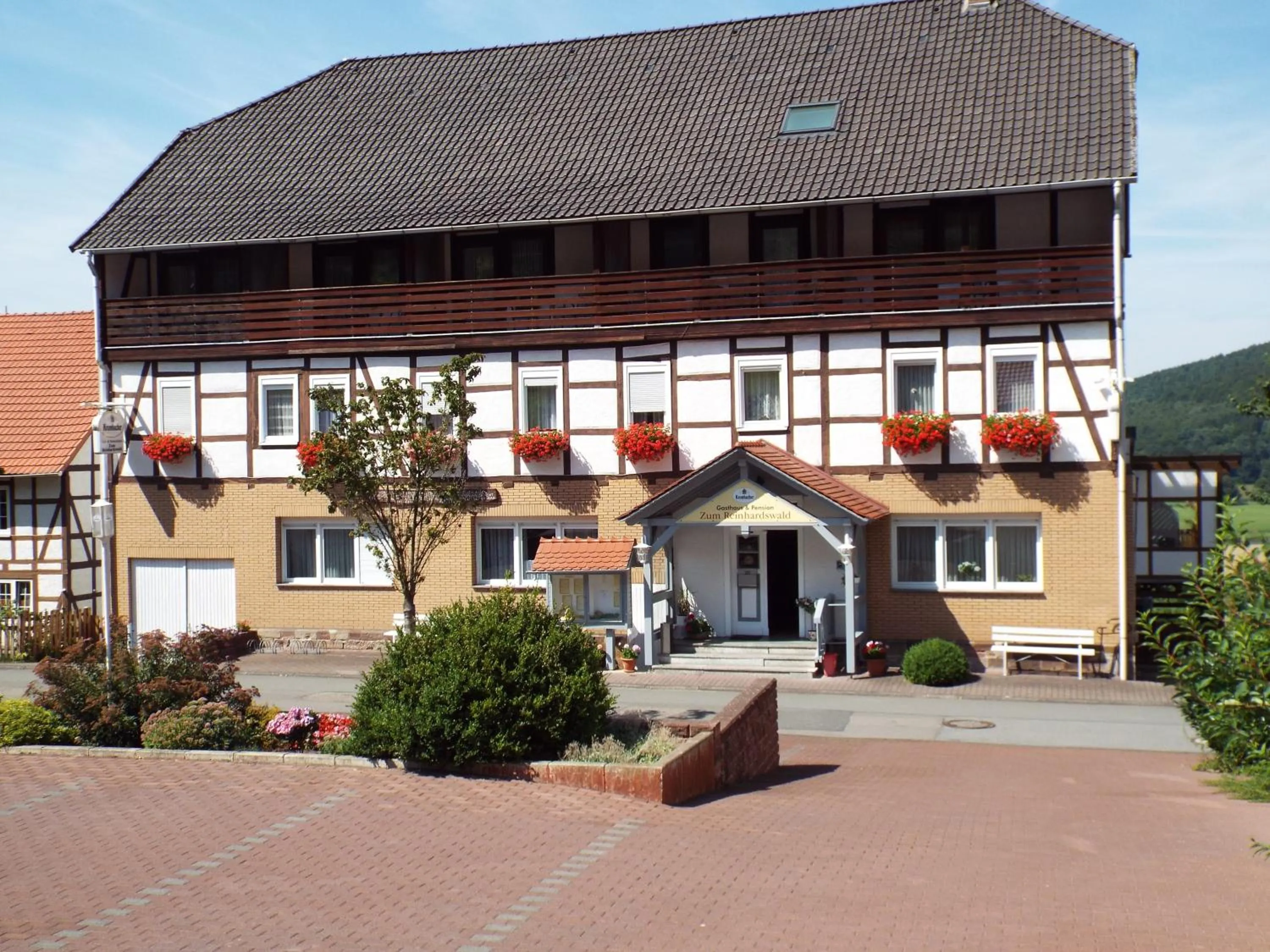 Facade/entrance in Hotel garni Zum Reinhardswald