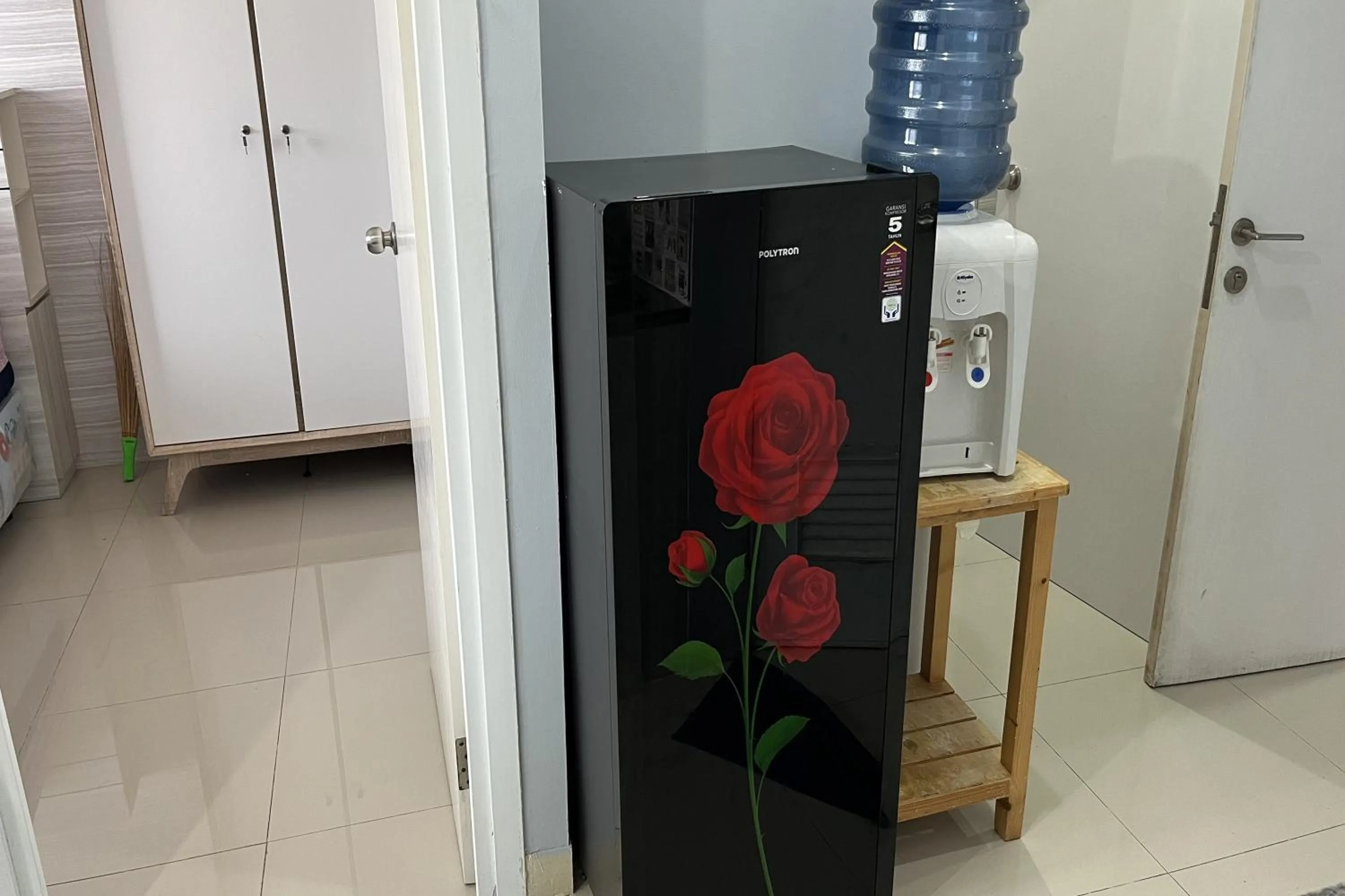 Kitchen or kitchenette in Green Pramuka by Uchi Property