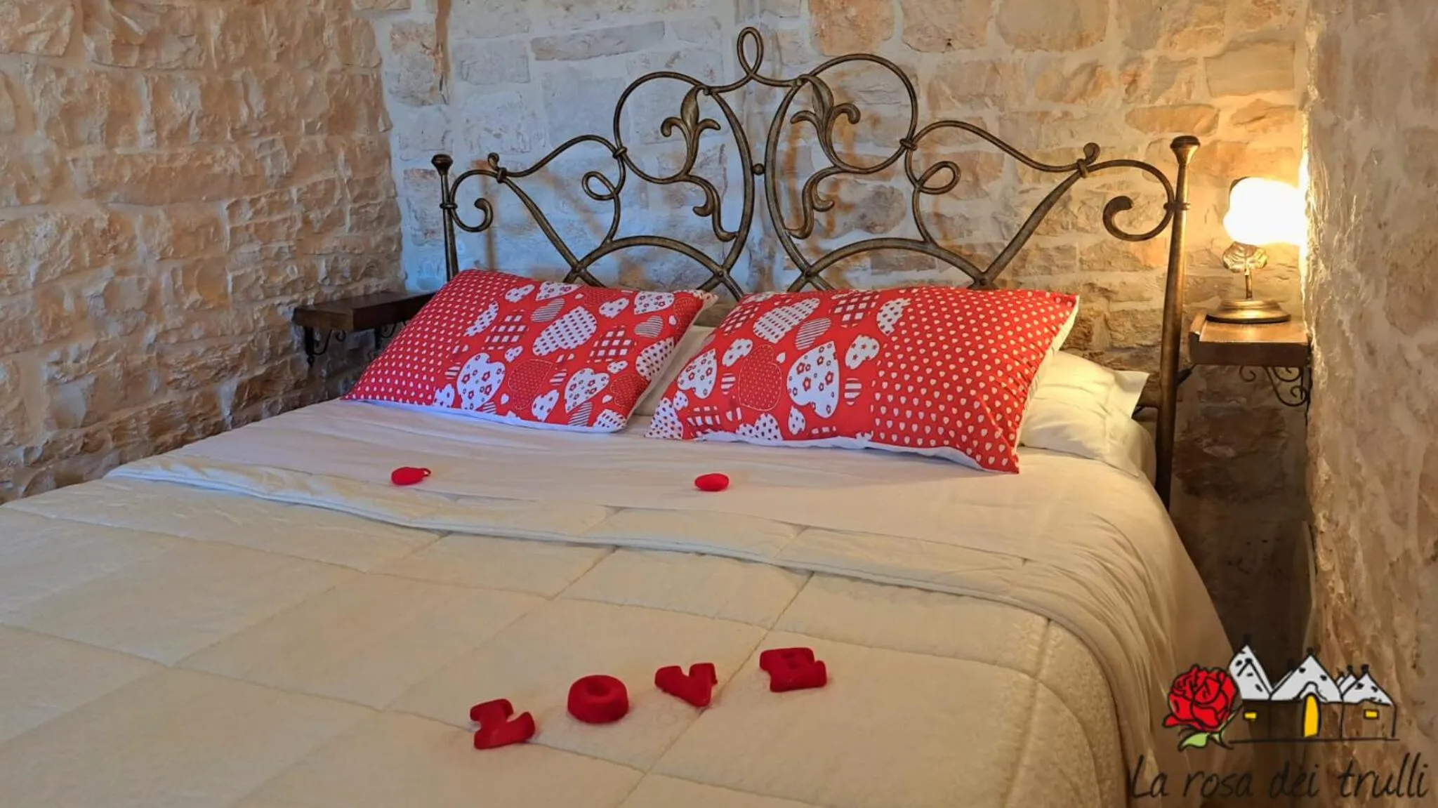 Bed in La Rosa dei Trulli B&B