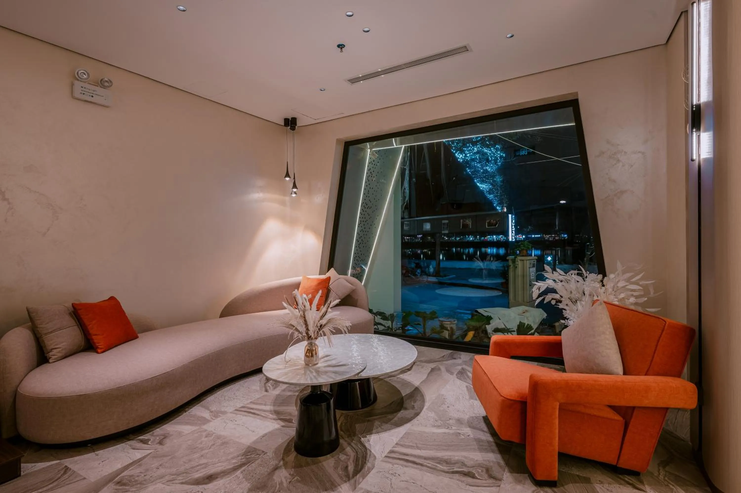 iRest Signature Ba Dinh Lakeside