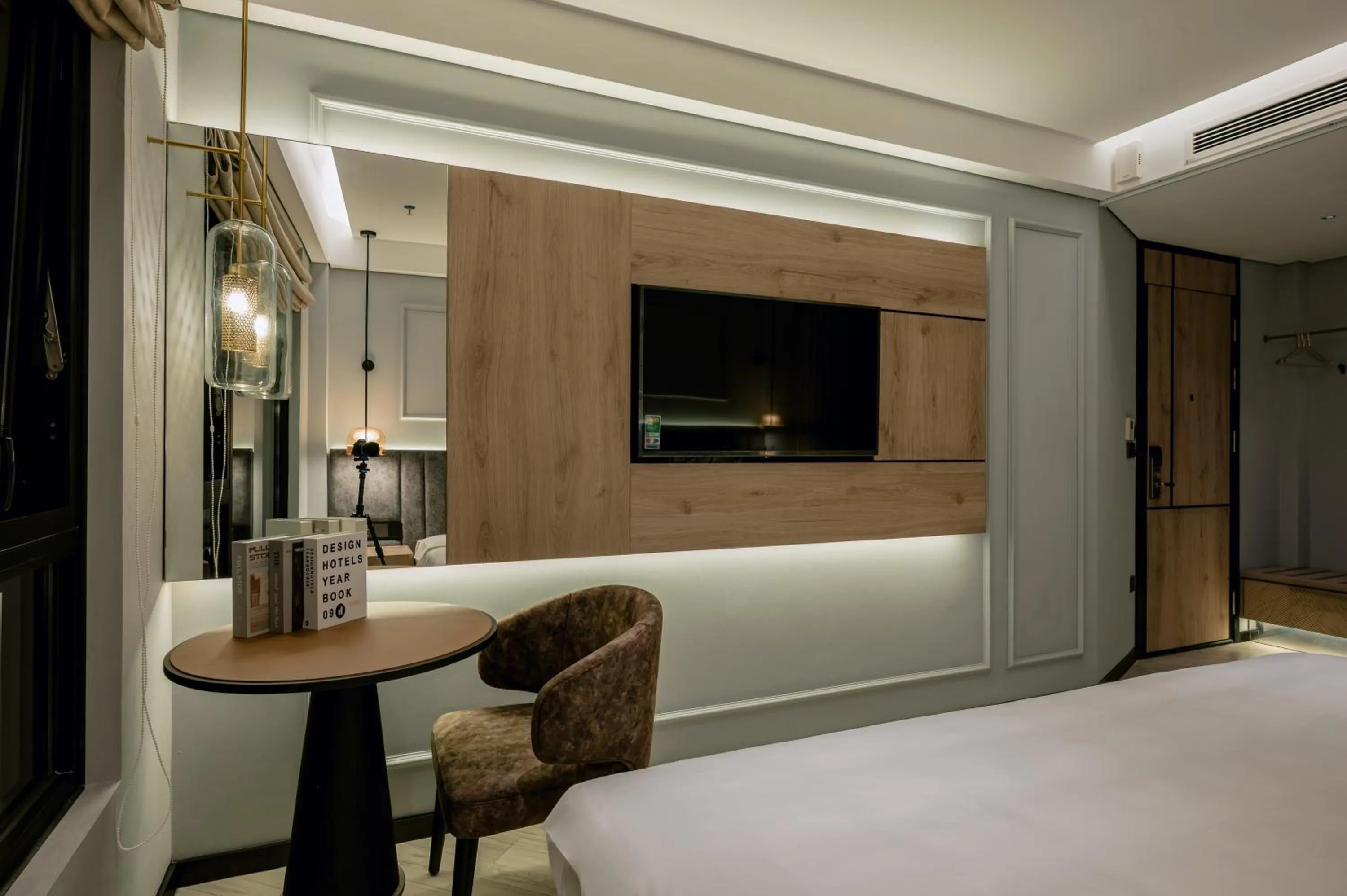 TV and multimedia, Bed in iRest Signature Ba Dinh Lakeside