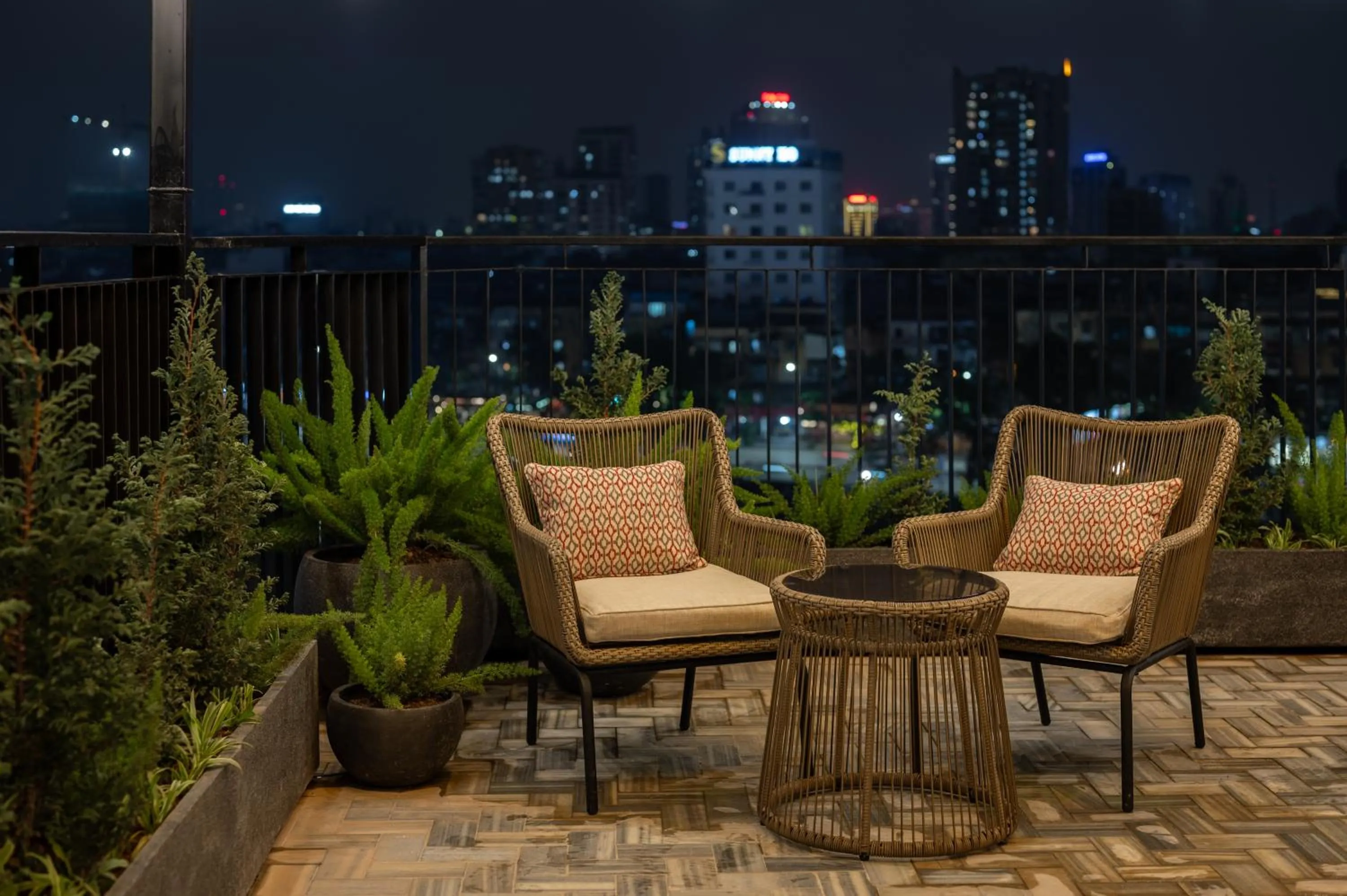 Night in iRest Signature Ba Dinh Lakeside