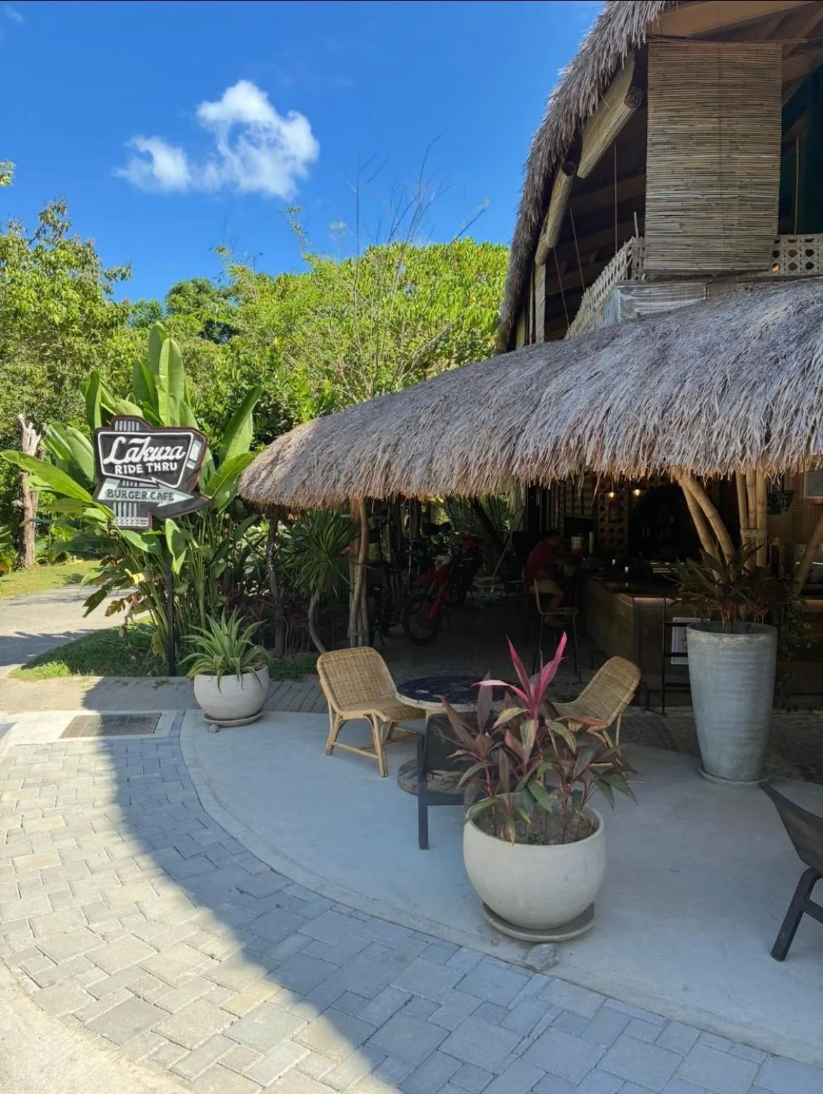 Facade/entrance in Lakwa Motel Lio