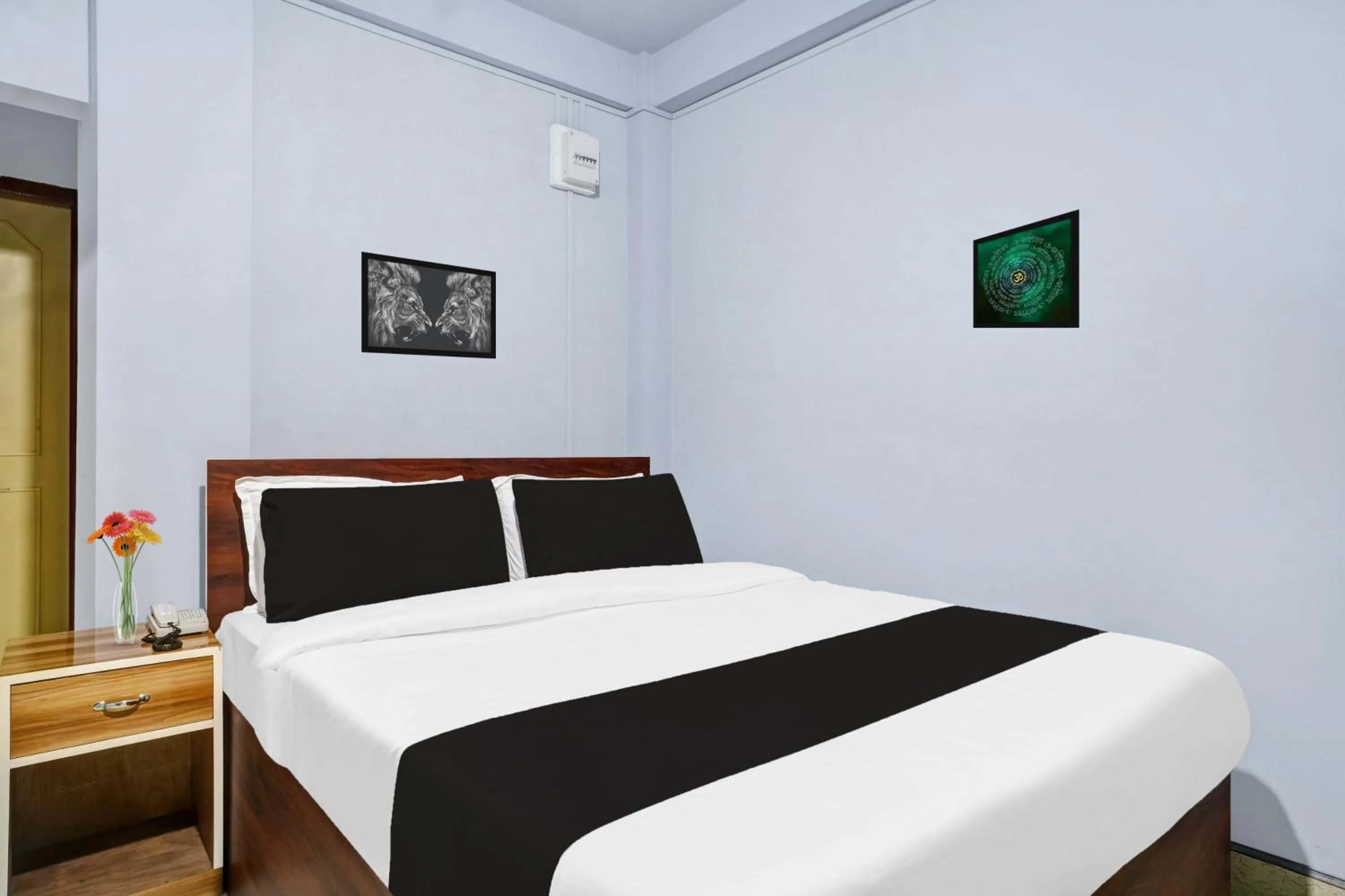 Bedroom, Bed in Super Hotel O Lapalang Shillong