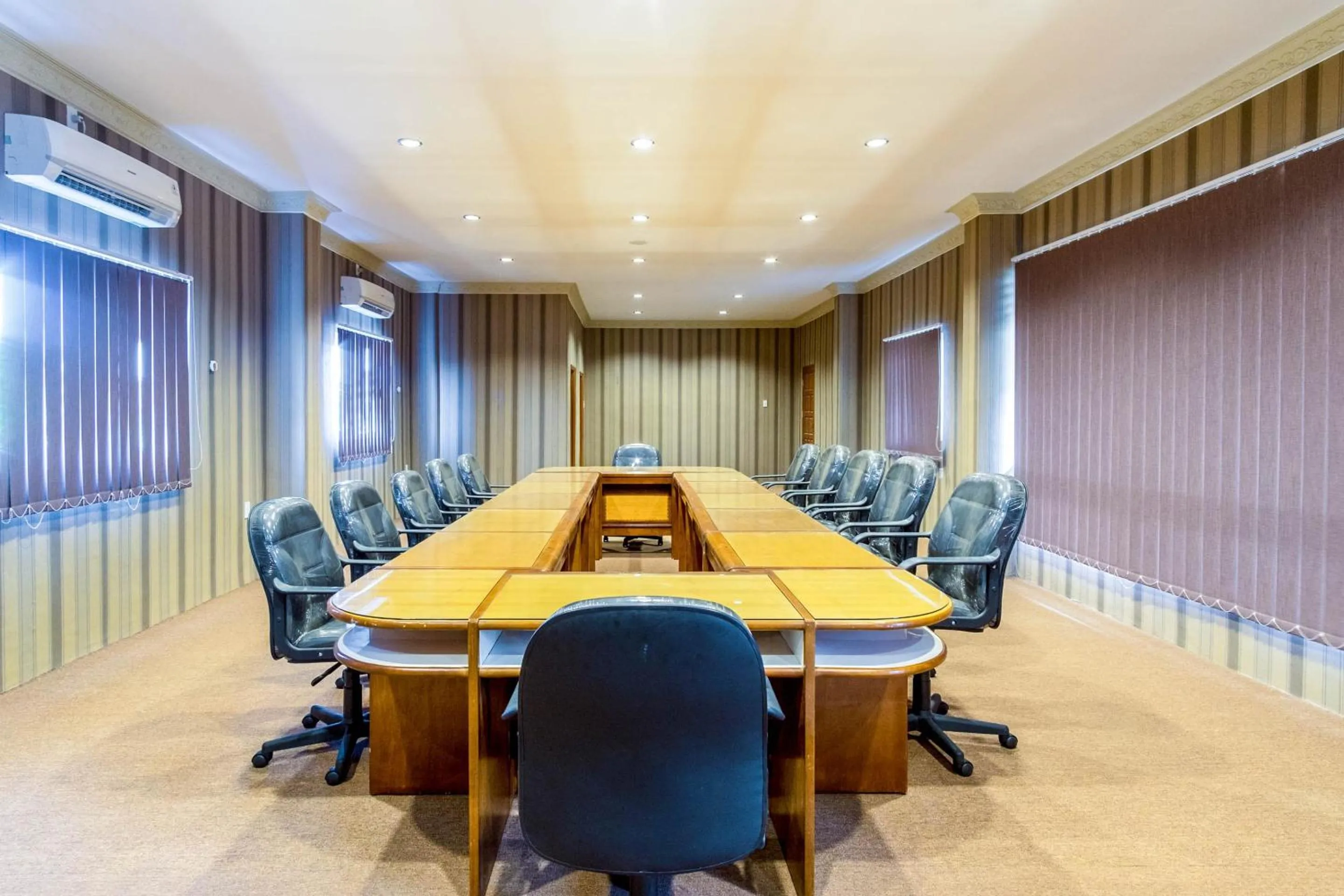 Business facilities in Capital O 293 Mutiara Hijau Suites Syariah