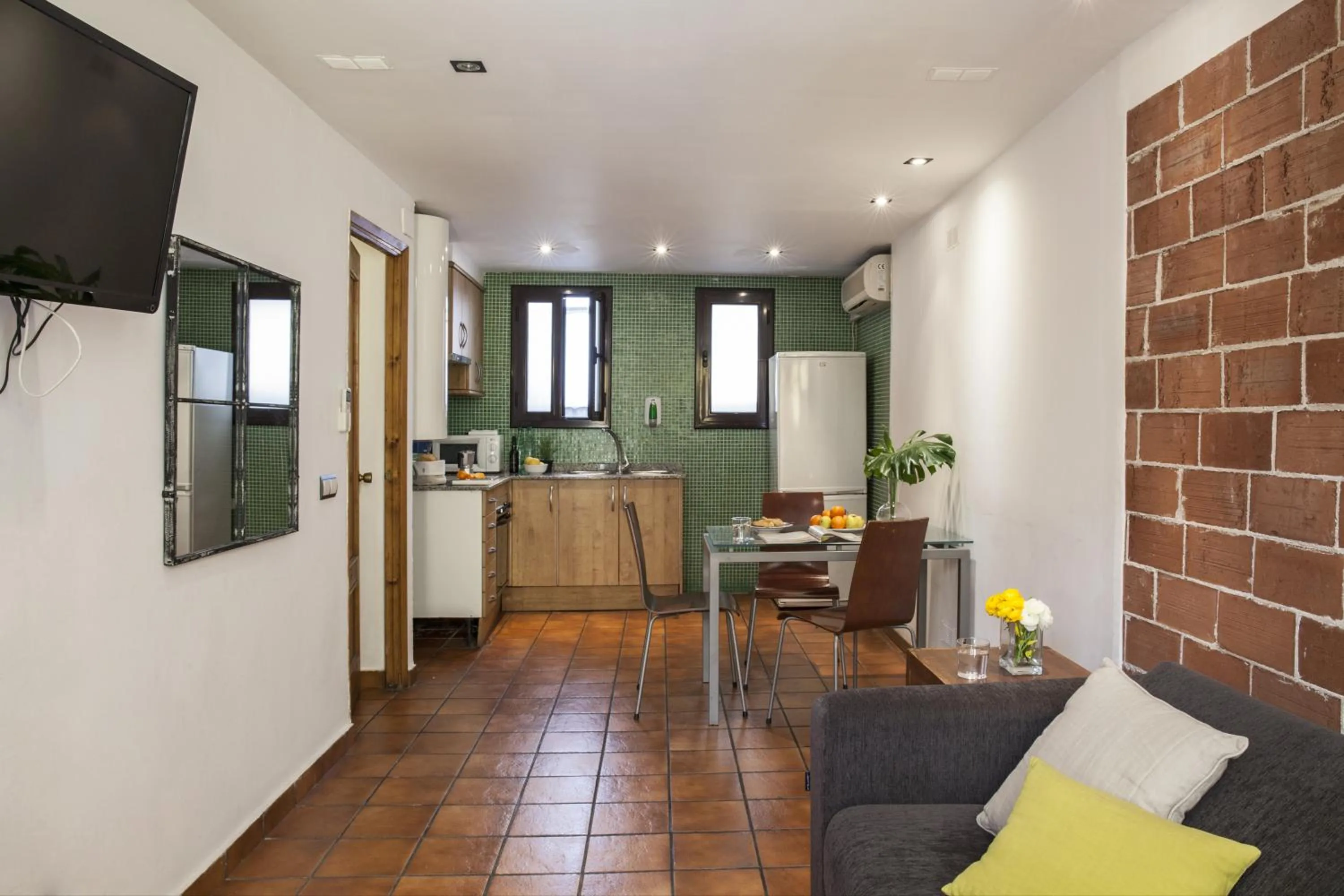 Kitchen or kitchenette in AinB Las Ramblas-Guardia Apartments