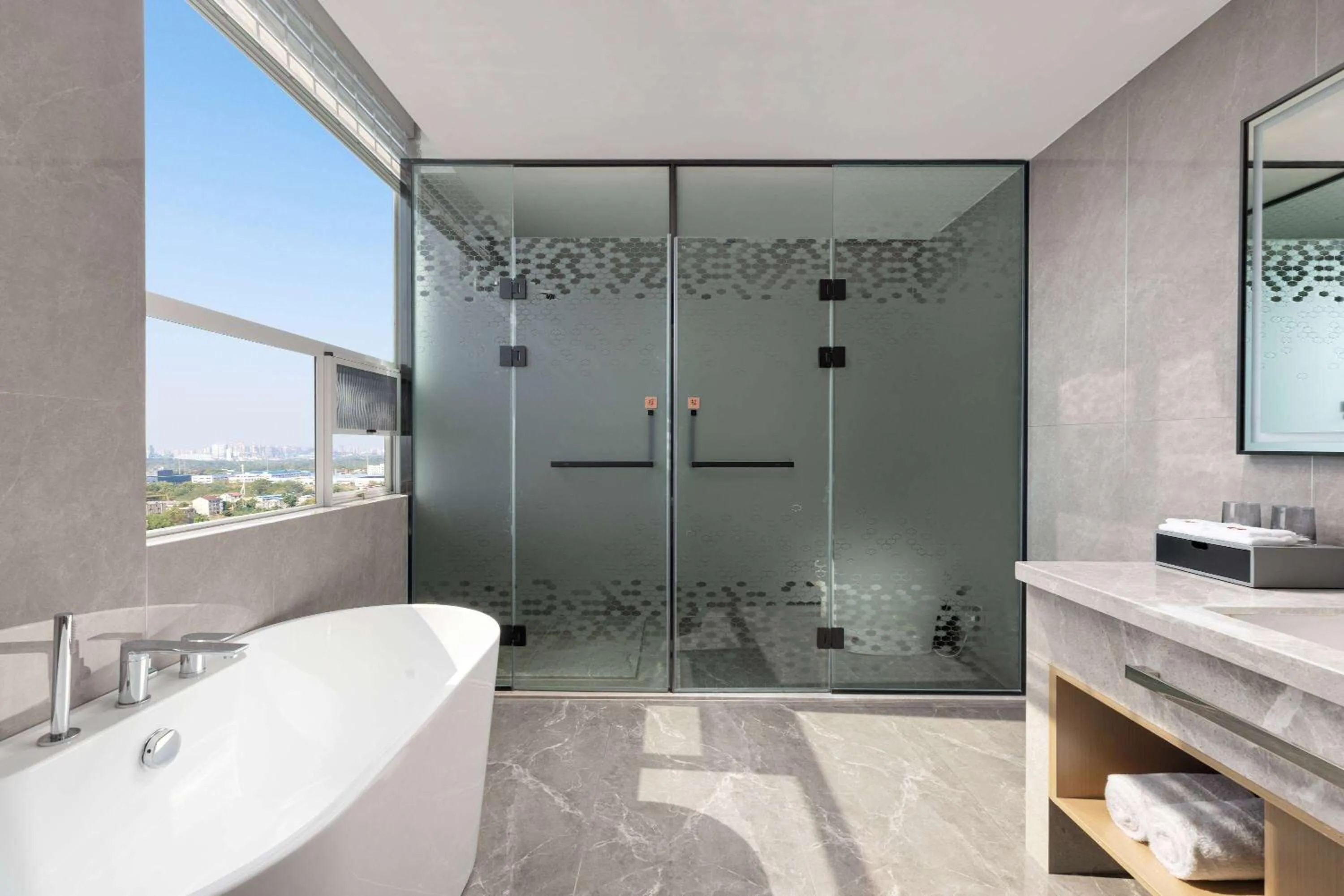 Bathroom in Ramada Plaza by Wyndham Ezhou Binjiang