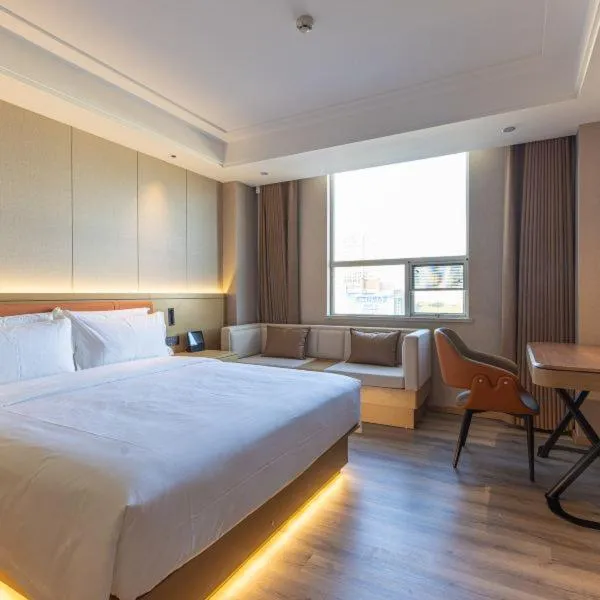 Bed in Ramada Plaza by Wyndham Ezhou Binjiang