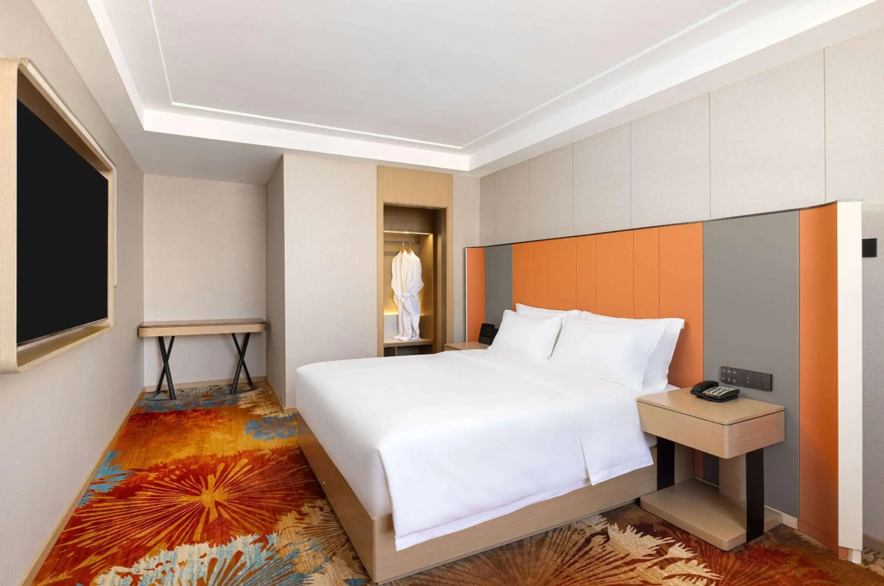 Elegant King Room in Ramada Plaza by Wyndham Ezhou Binjiang Elegant King Room in Ramada Plaza by Wyndham Ezhou Binjiang