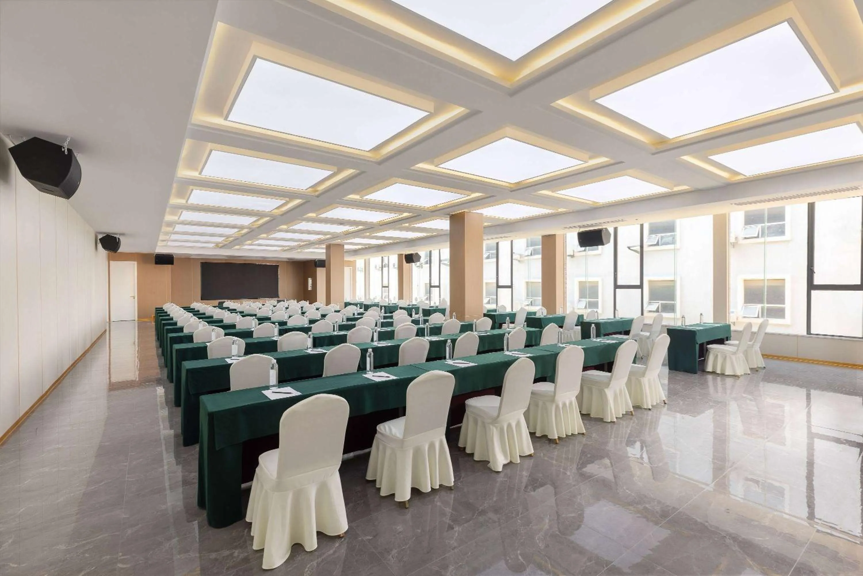 Meeting/conference room in Ramada Plaza by Wyndham Ezhou Binjiang