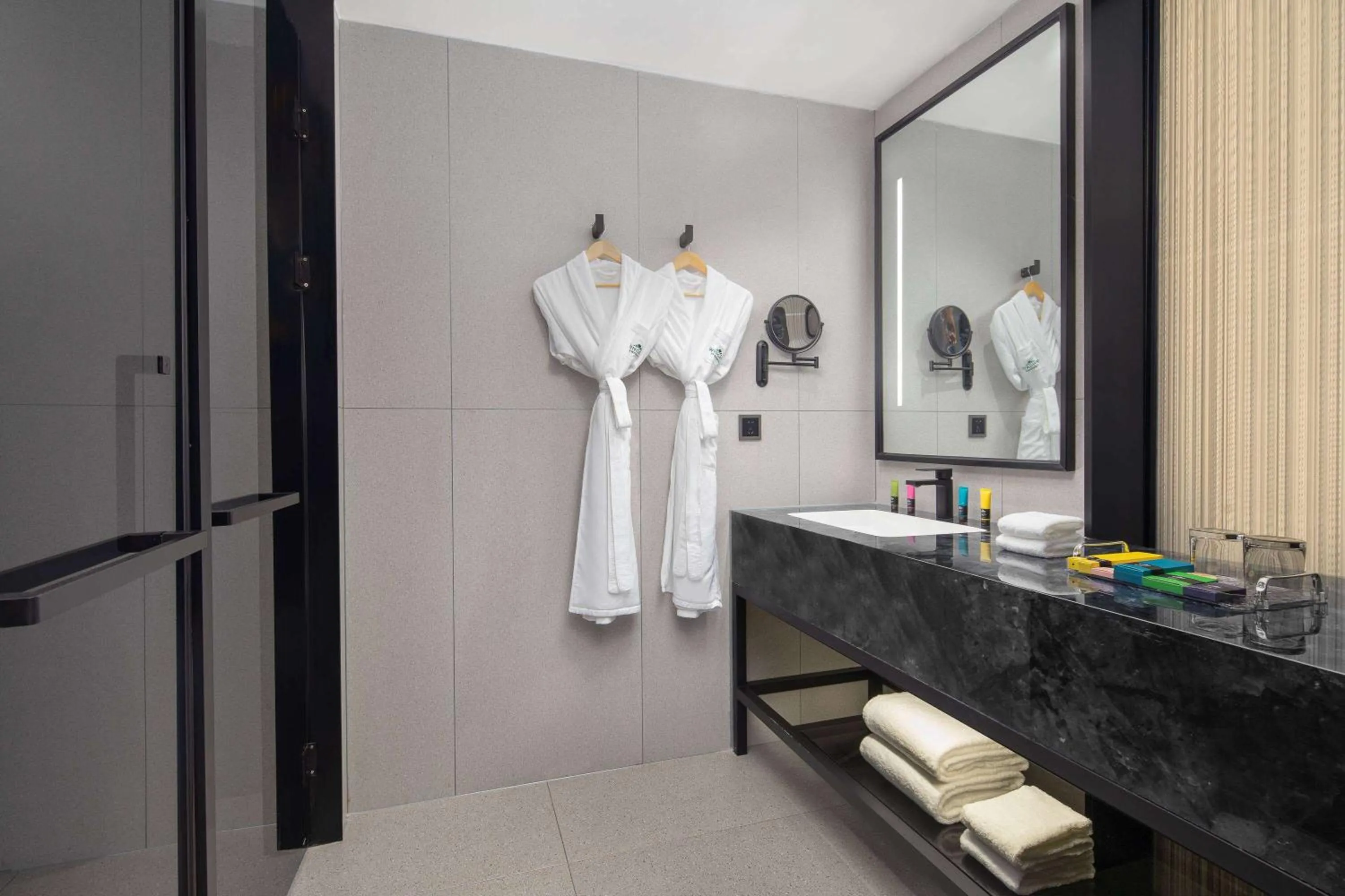 Bathroom in Wingate by Wyndham Guilin Lingui