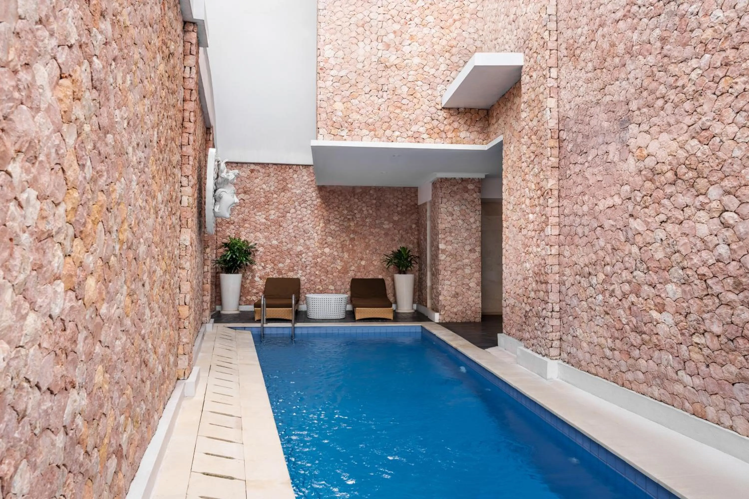 Swimming pool in Kuta Angel Hotel