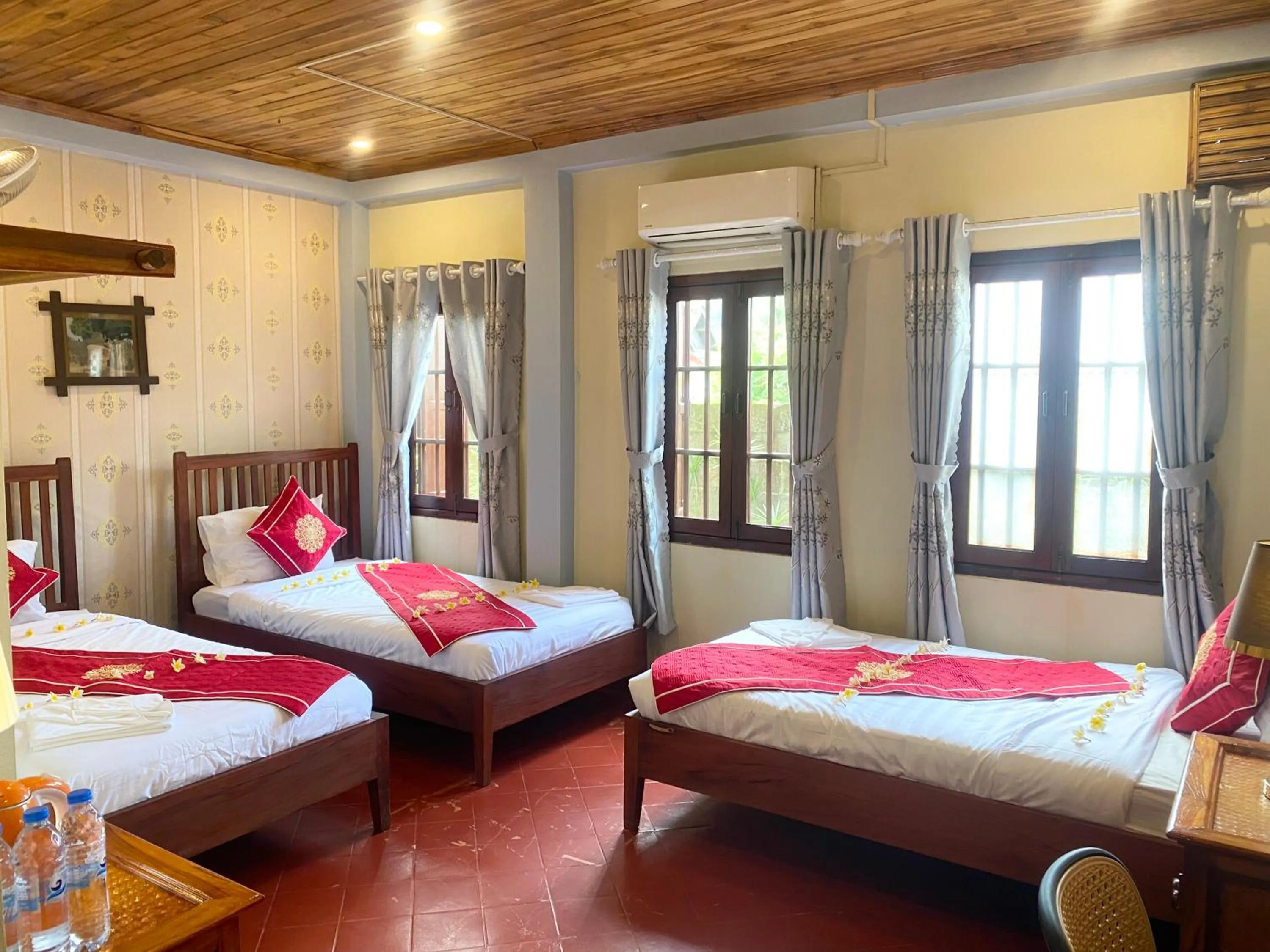 Photo of the whole room, Bed in Golden Sun Hotel