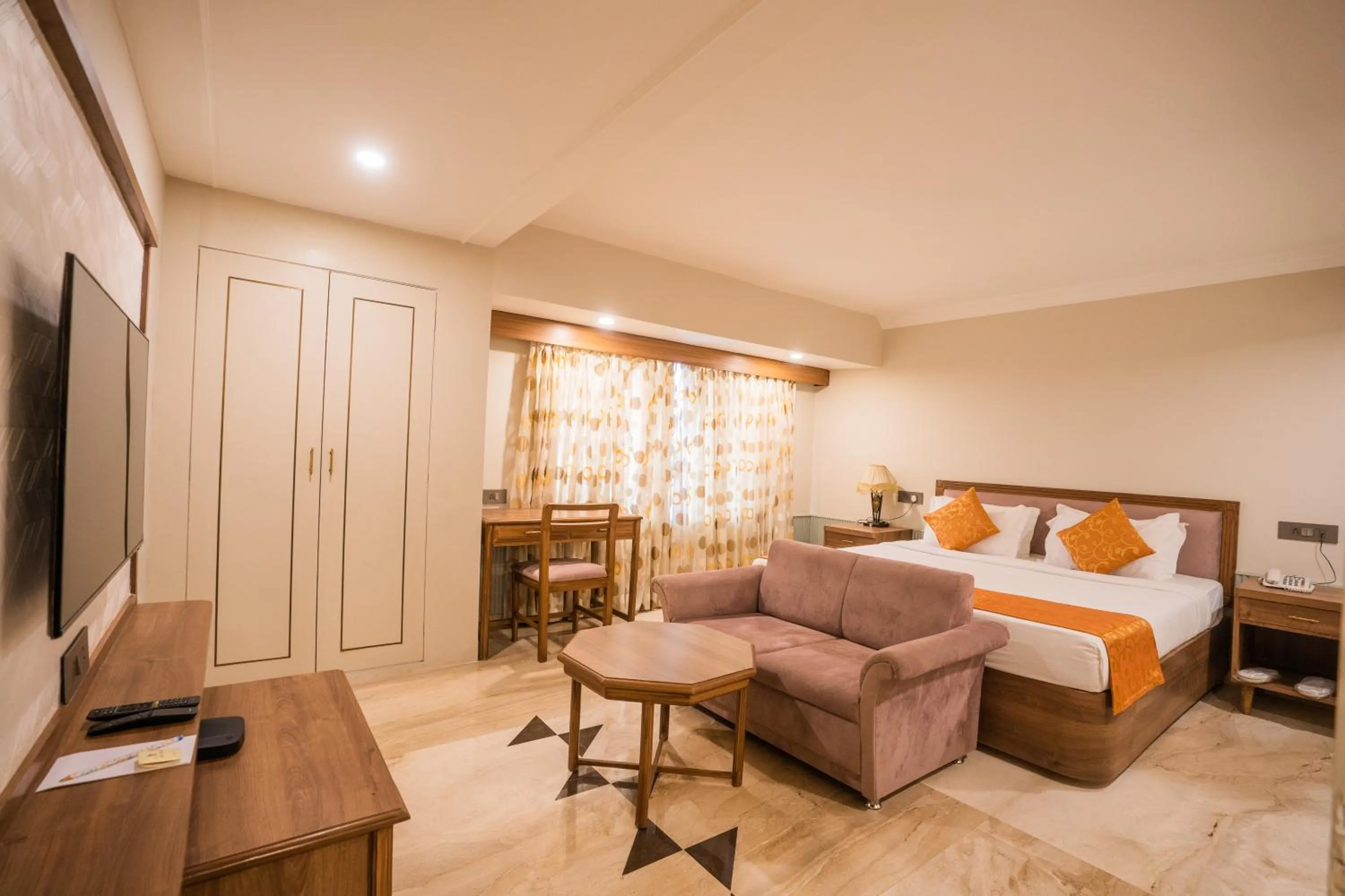 Bedroom, Bed in Hotel Amer Palace